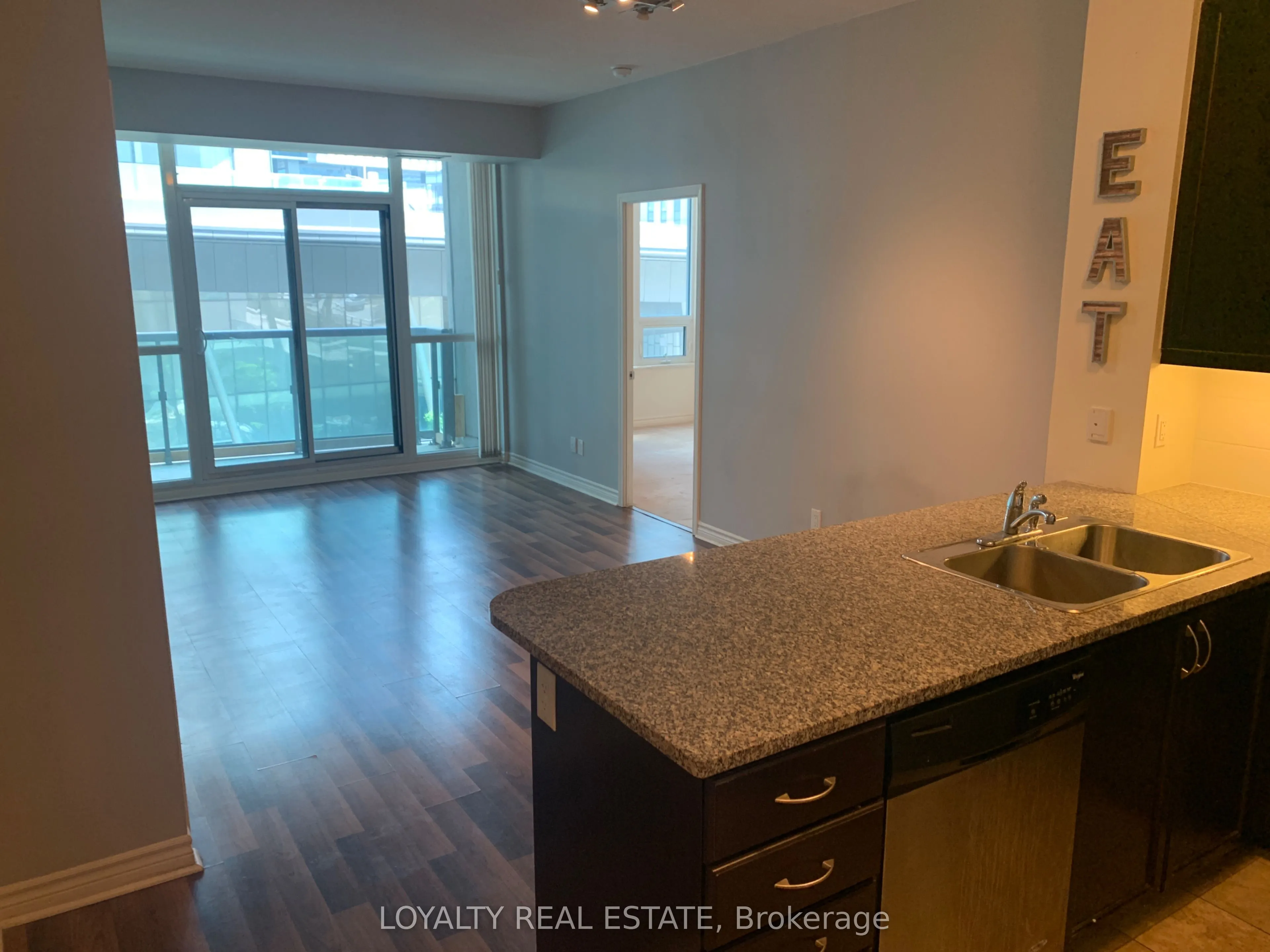 19 Grand Trunk Crescent #309