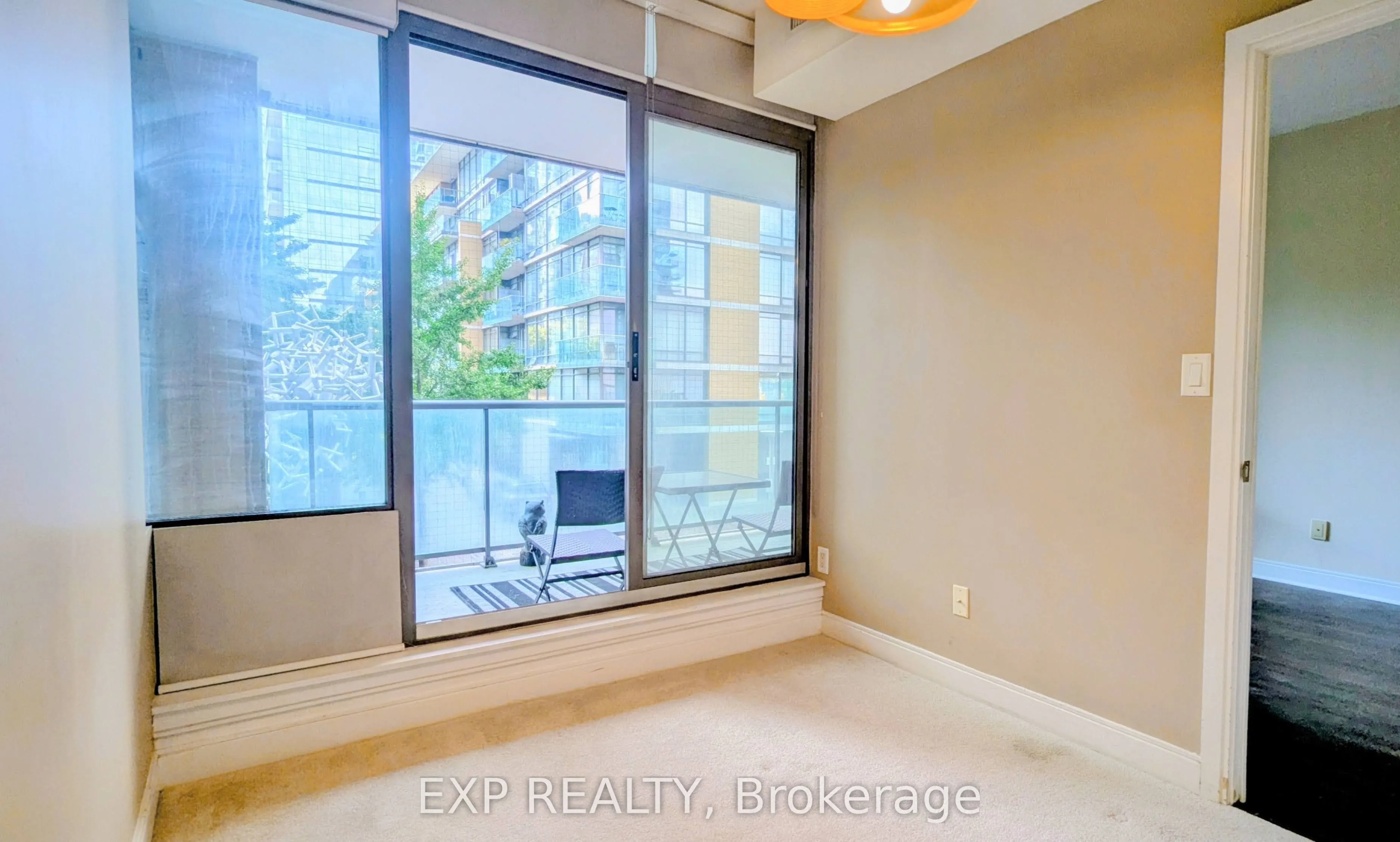 18 Yorkville Avenue #209
