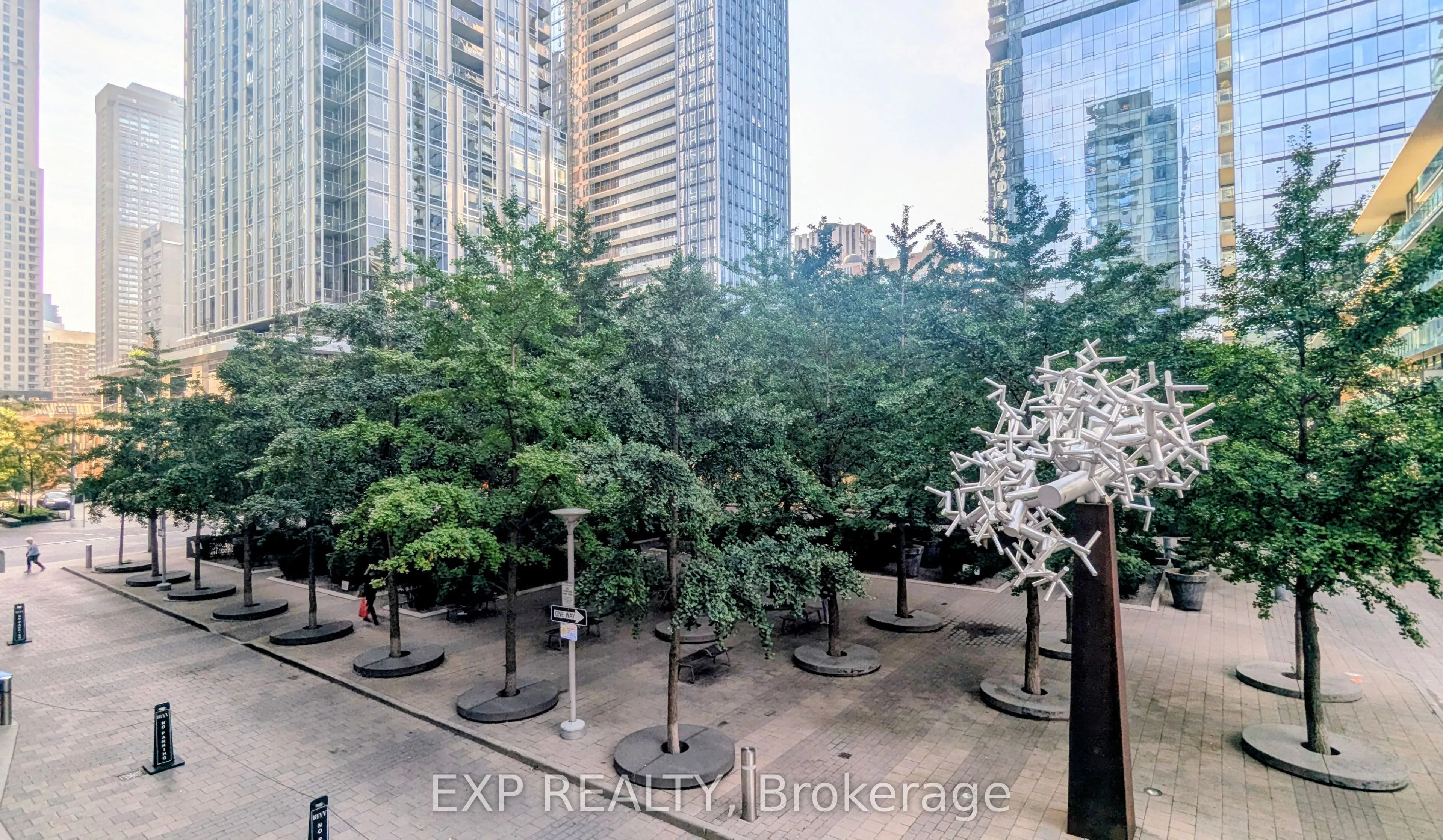 18 Yorkville Avenue #209