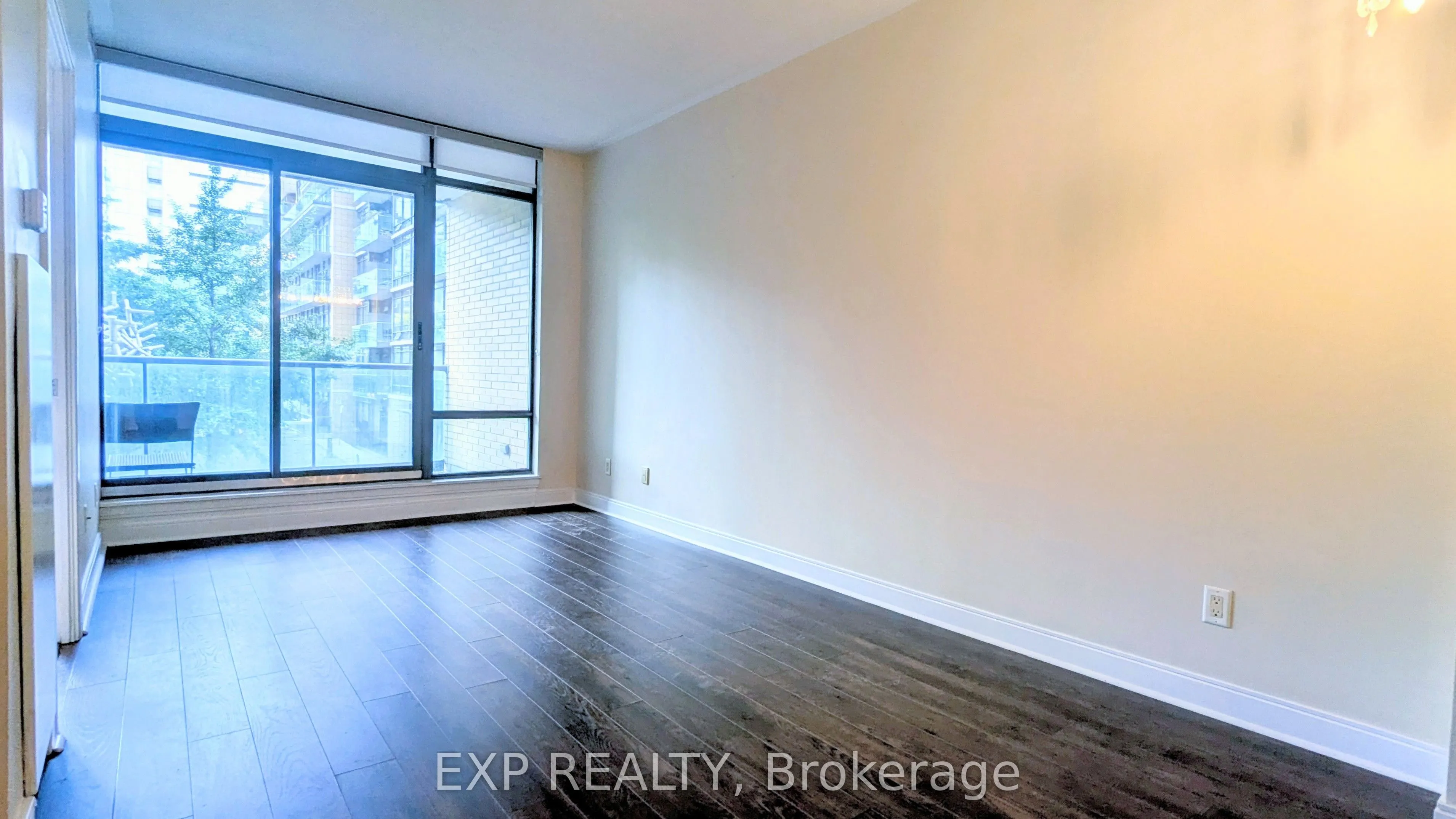 18 Yorkville Avenue #209