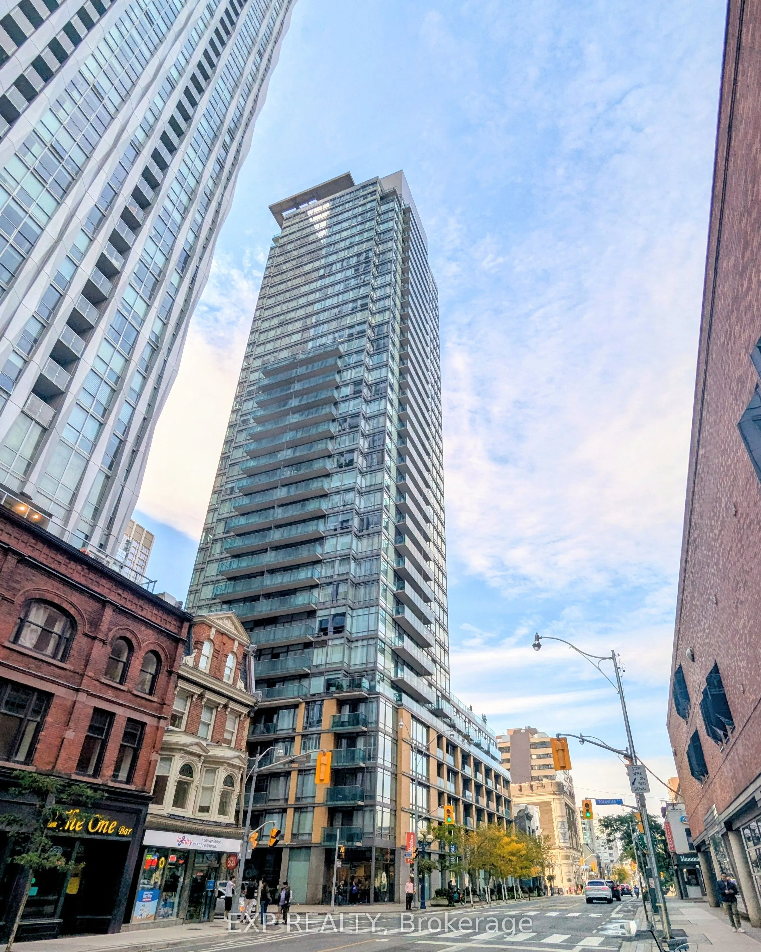 18 Yorkville Avenue #209