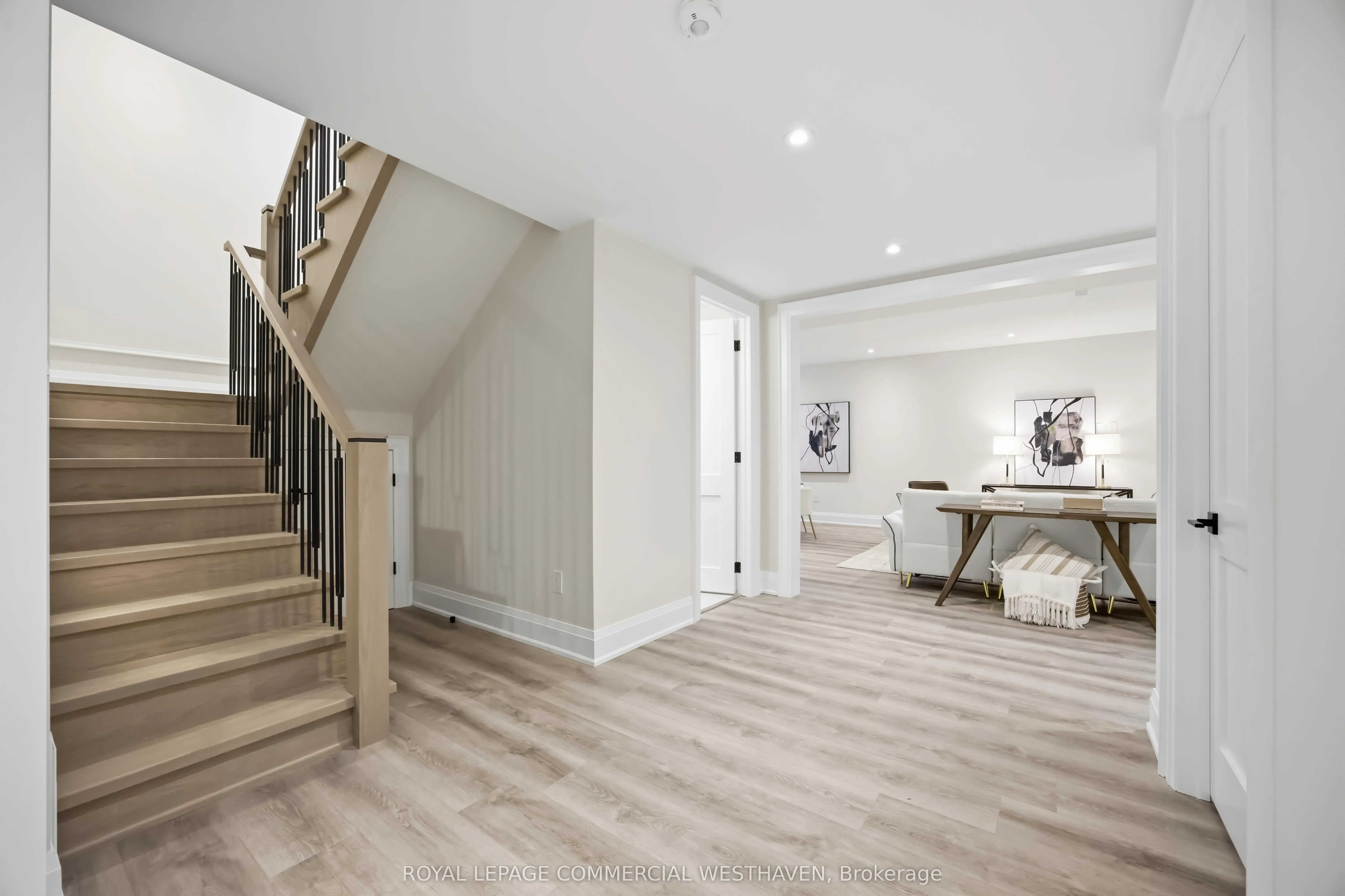 98 Charleswood Drive