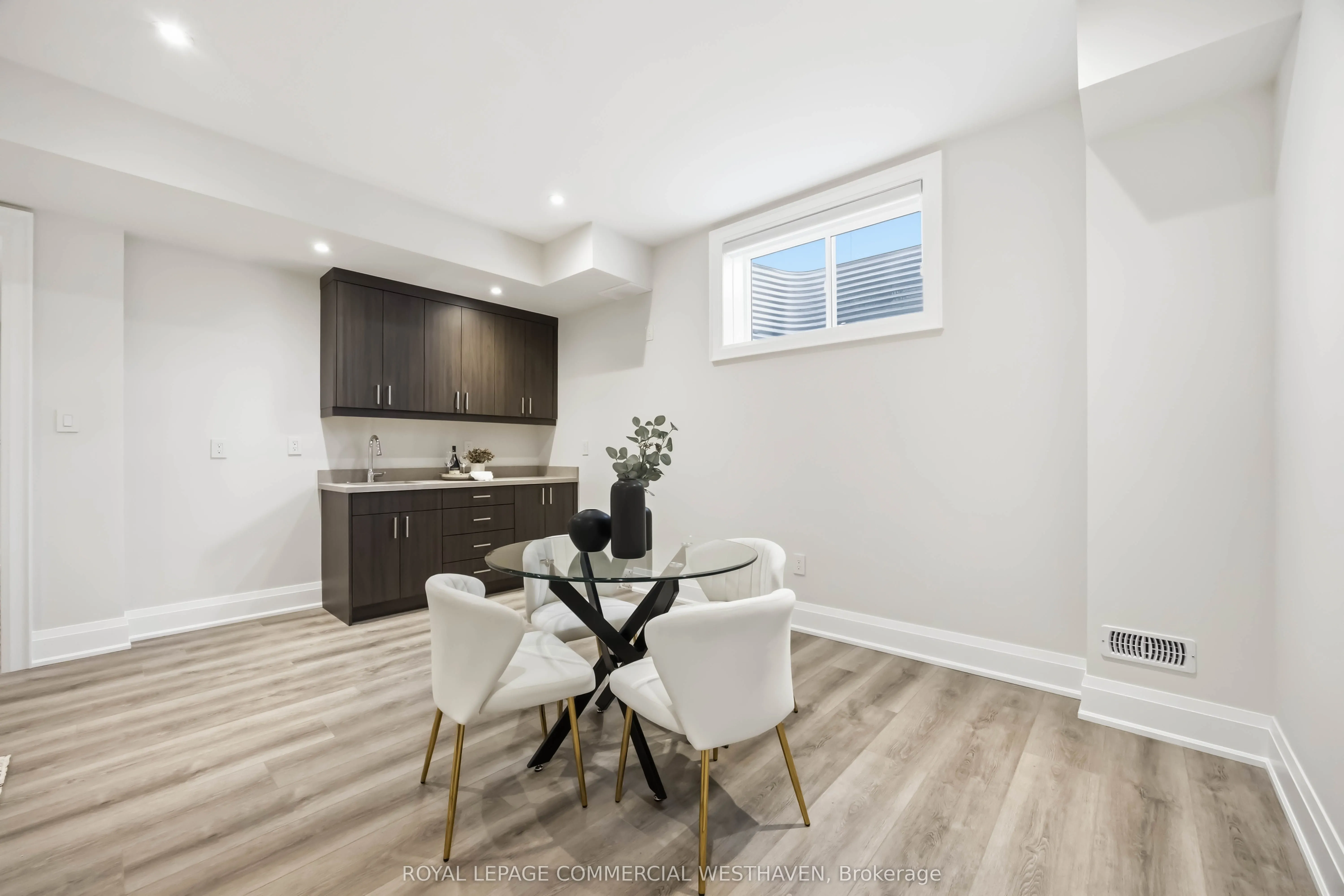 98 Charleswood Drive