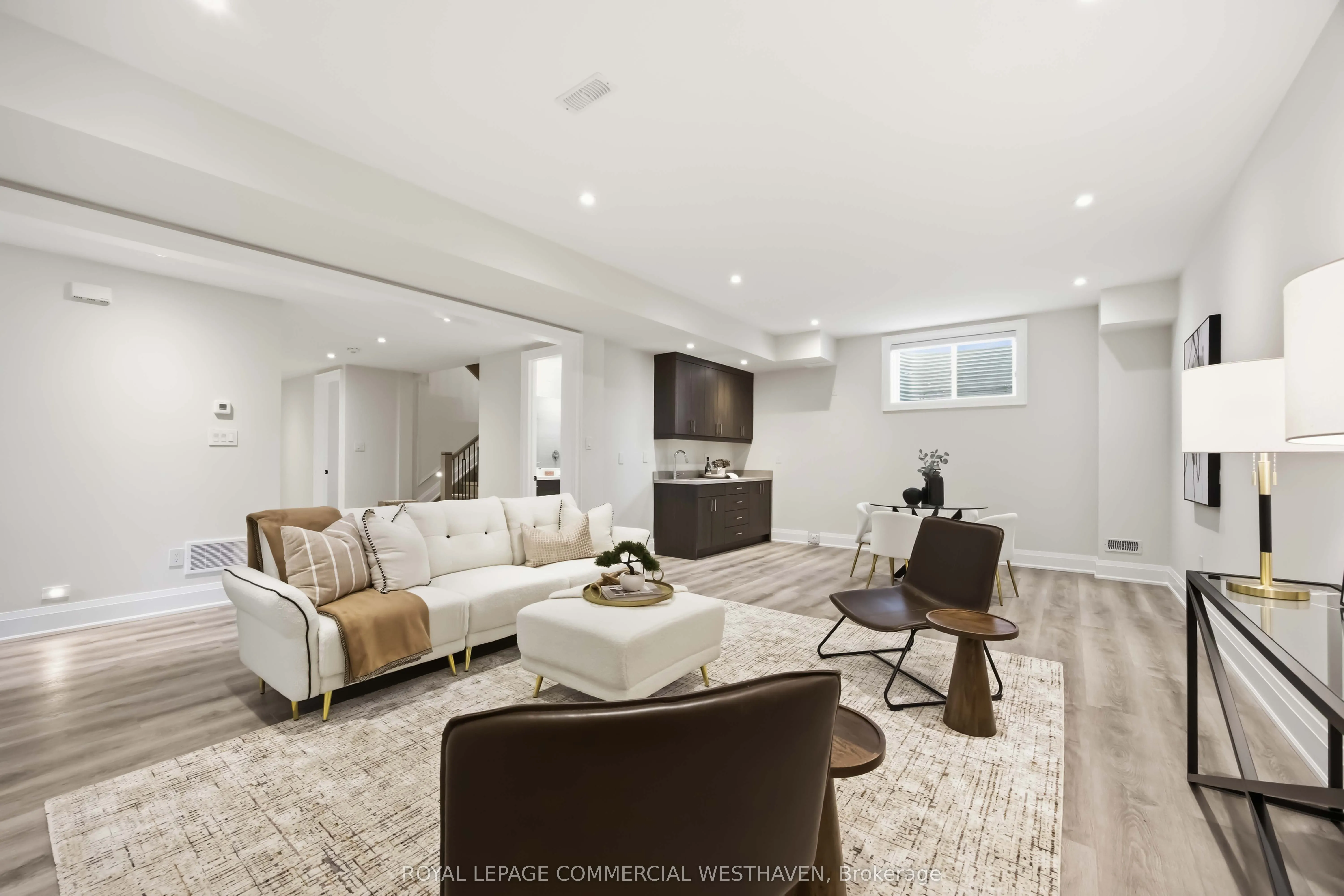 98 Charleswood Drive