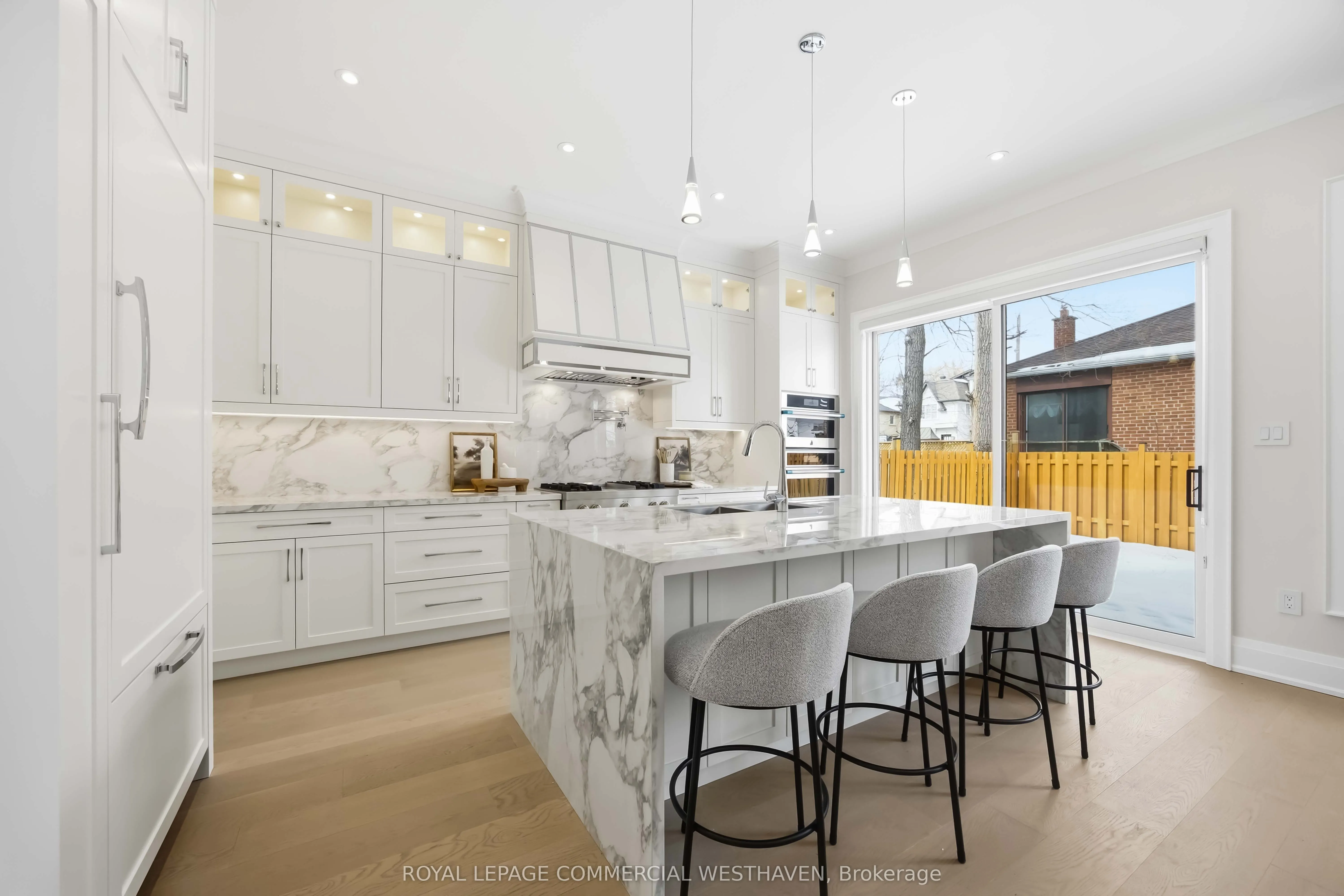 98 Charleswood Drive