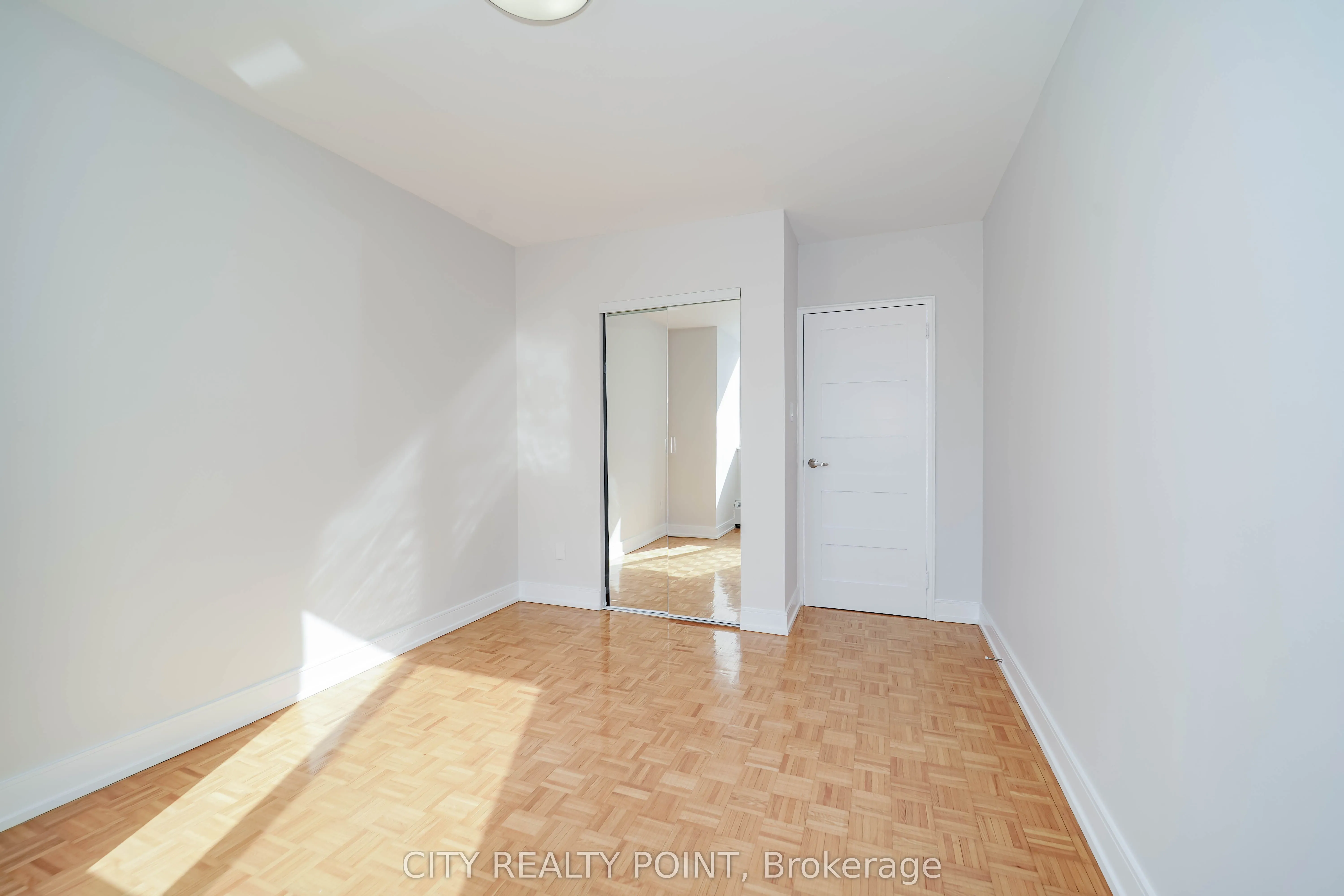 10 Shallmar Boulevard #907