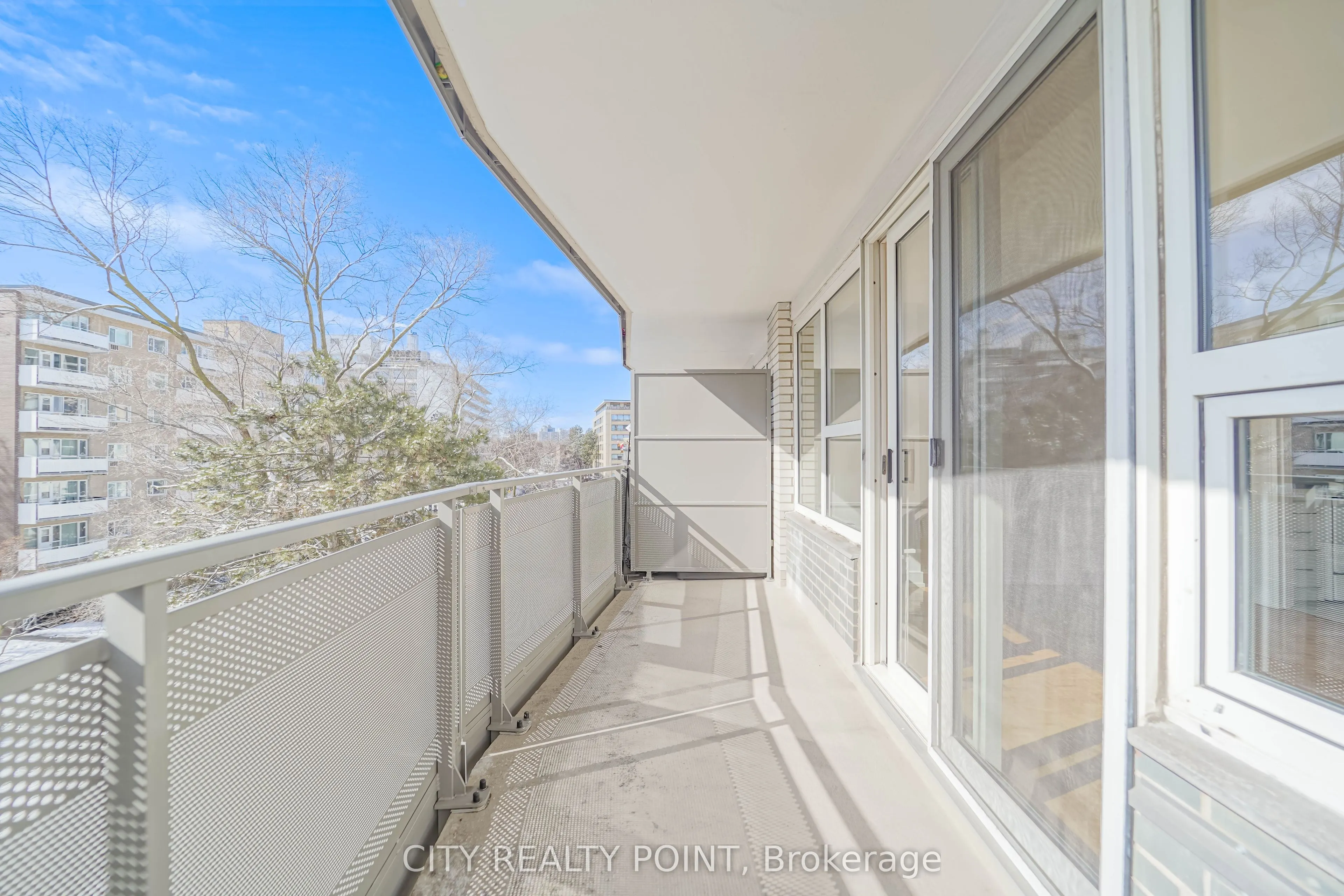 10 Shallmar Boulevard #907