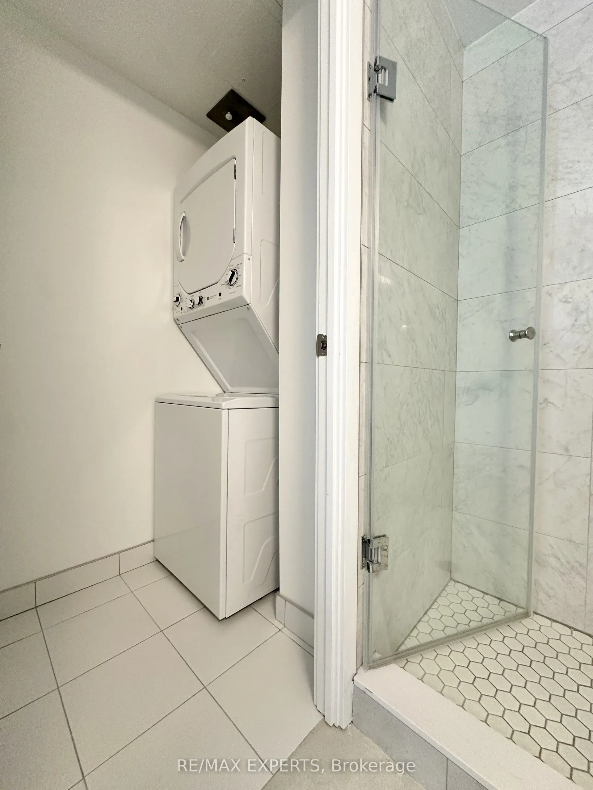 39 ROEHAMPTON Avenue #2707
