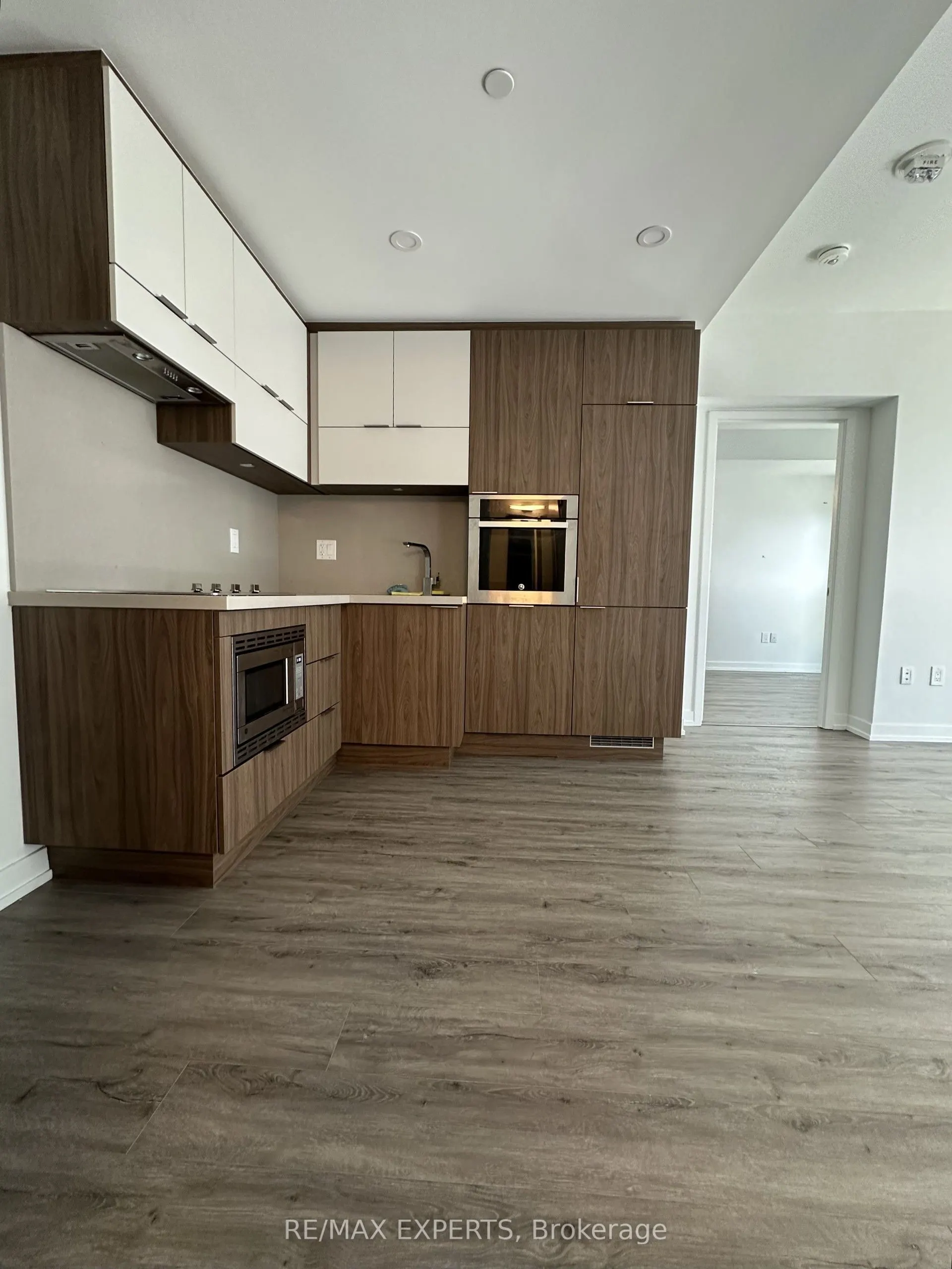 39 ROEHAMPTON Avenue #2707