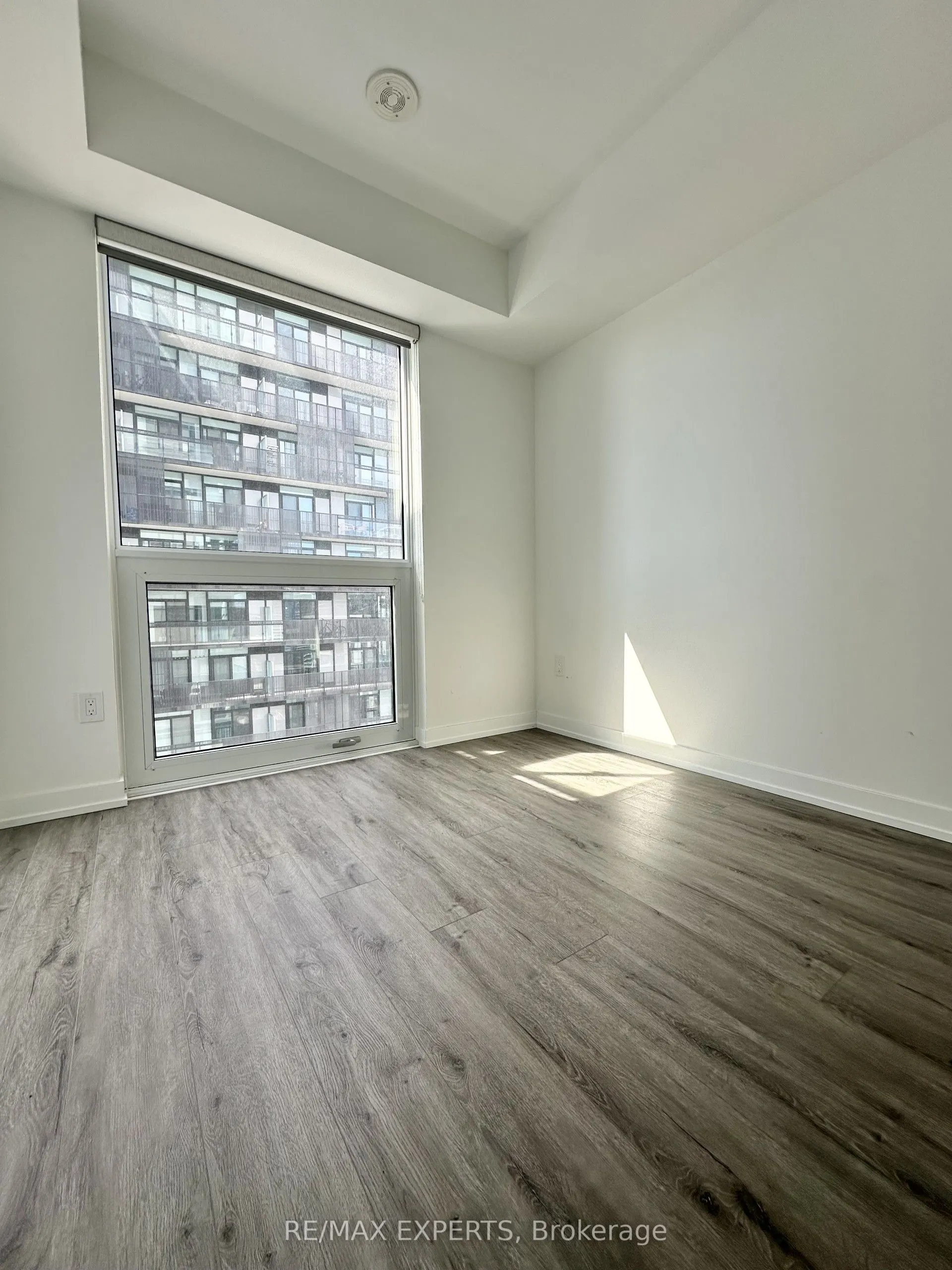 39 ROEHAMPTON Avenue #2707