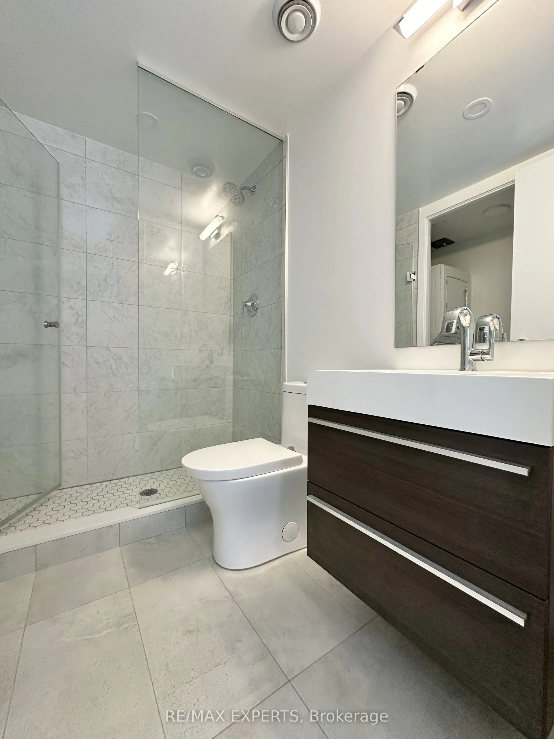 39 ROEHAMPTON Avenue #2707