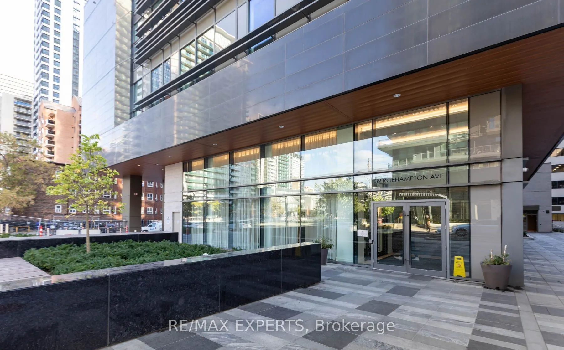 39 ROEHAMPTON Avenue #2707