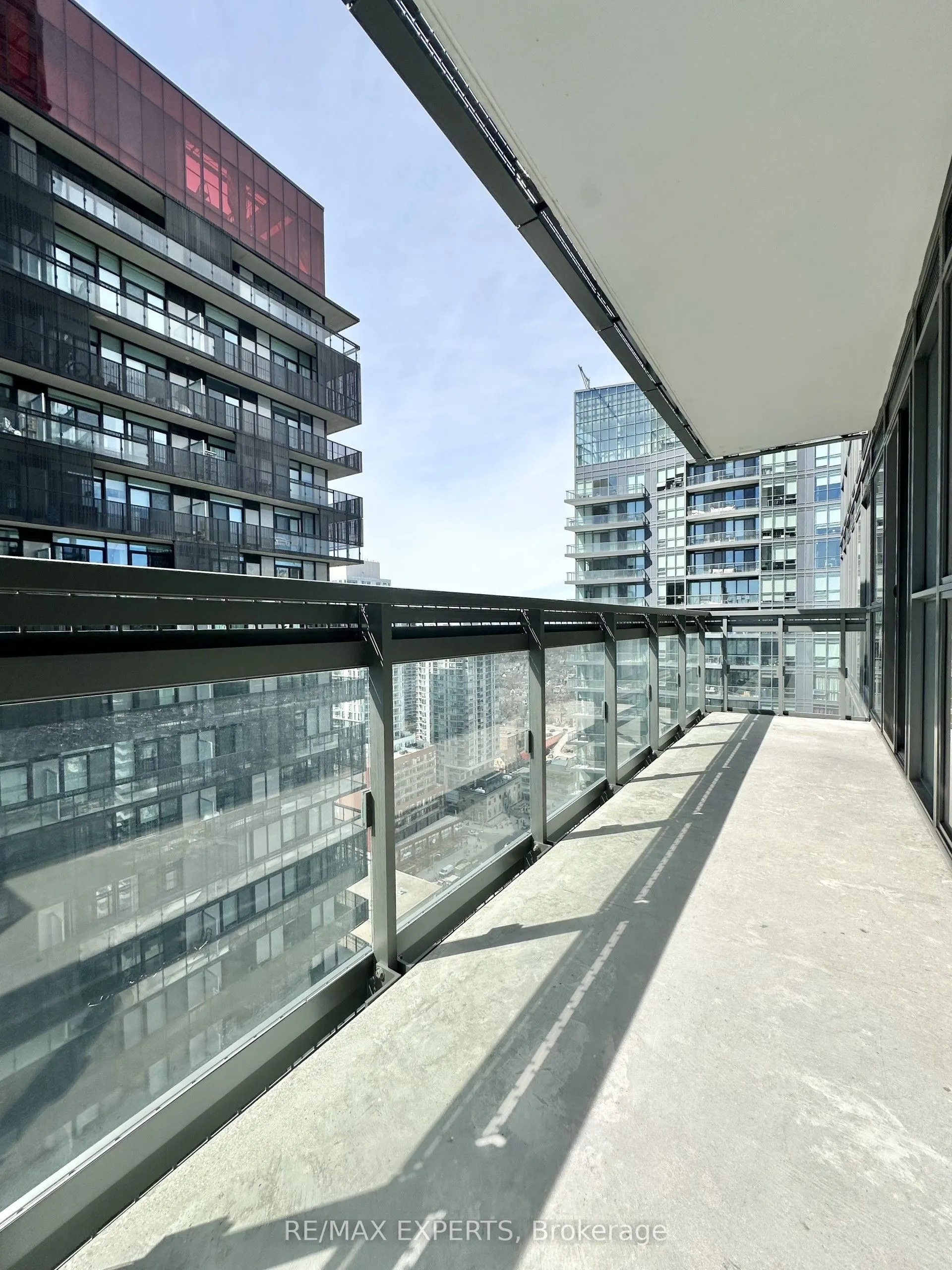 39 ROEHAMPTON Avenue #2707