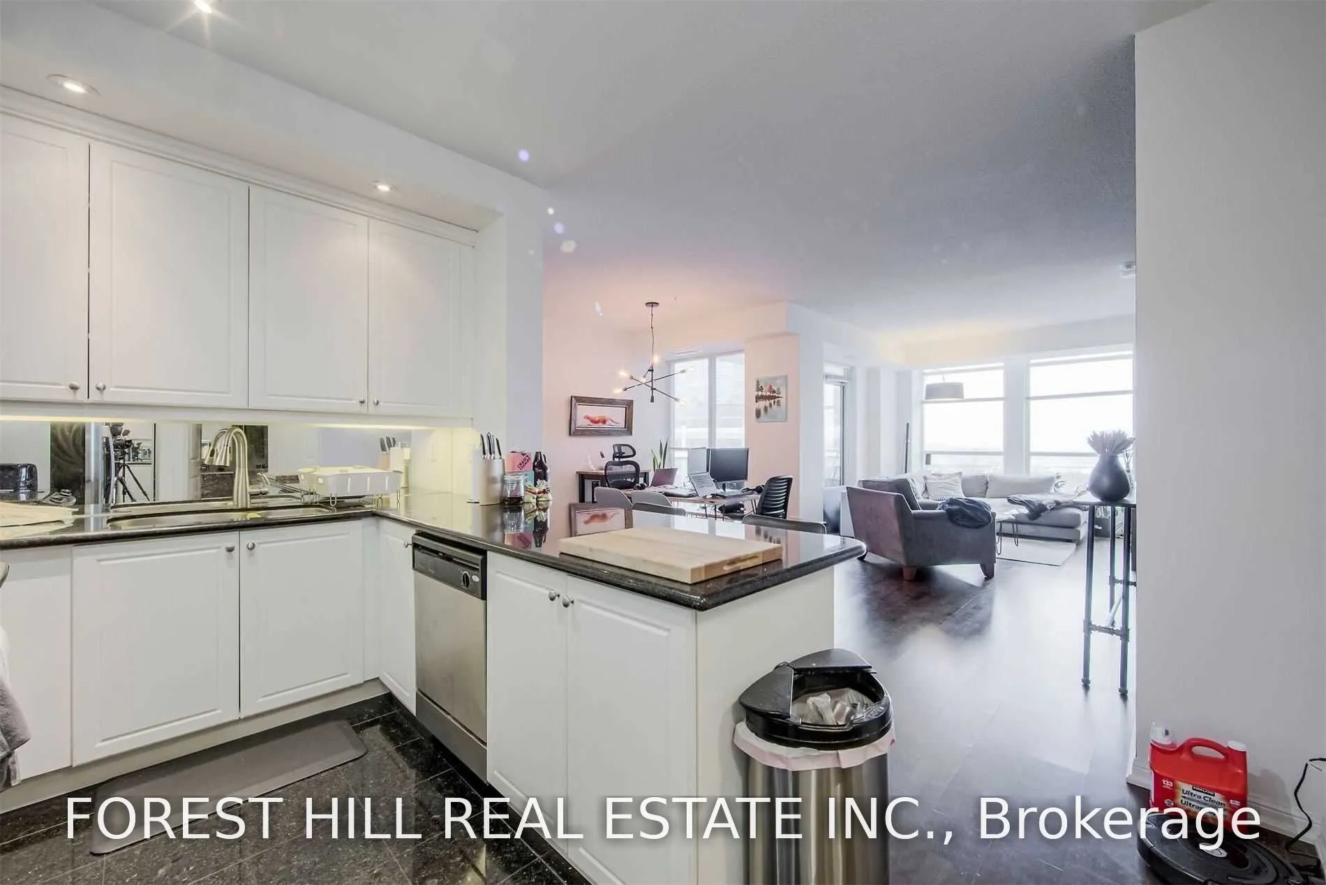 628 Fleet Street S #812