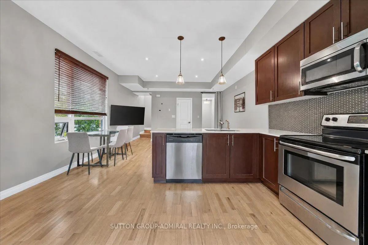2 Maxwell Street #202