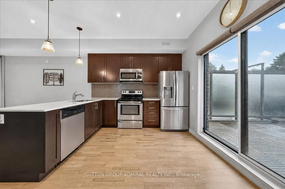2 Maxwell Street #202