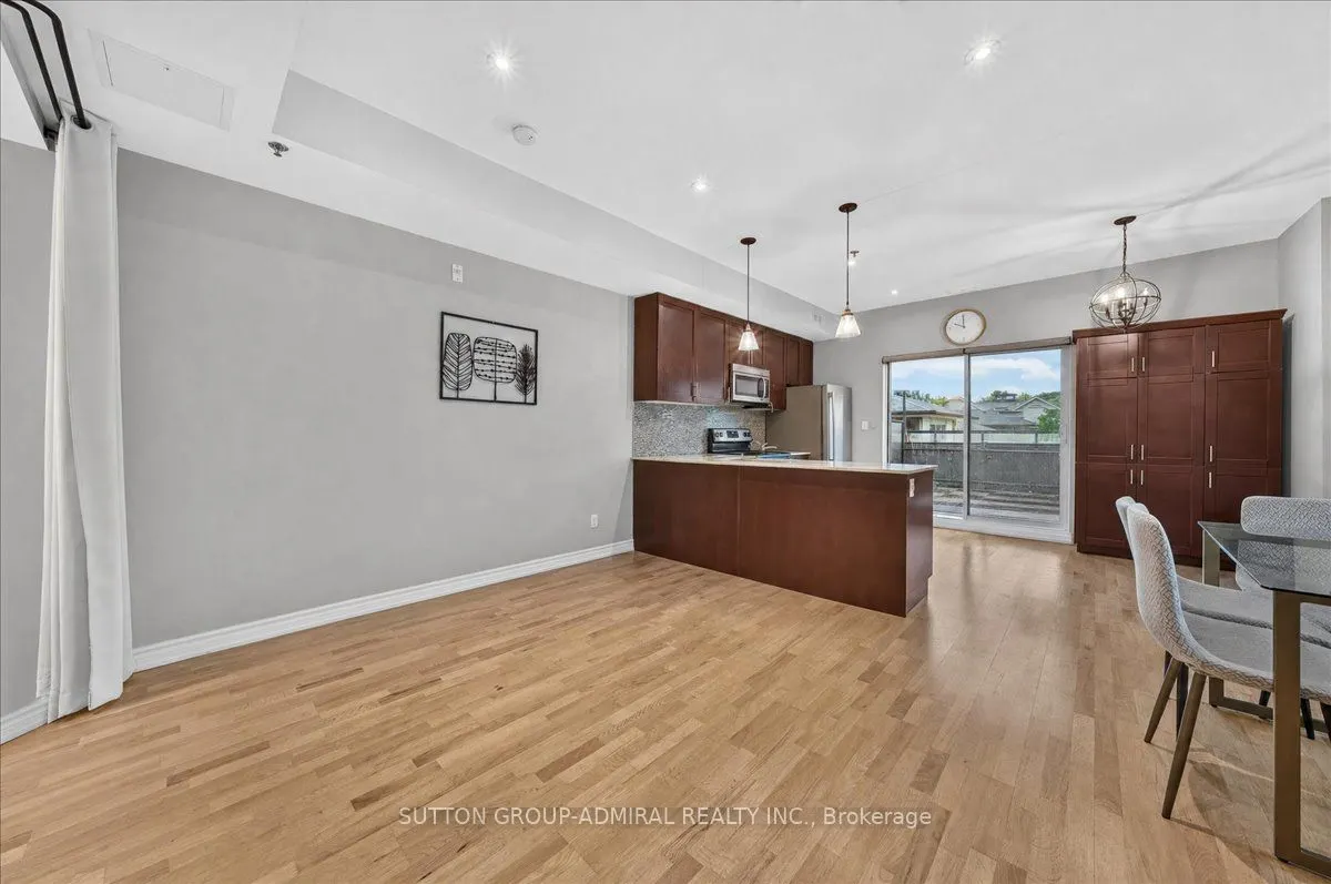 2 Maxwell Street #202