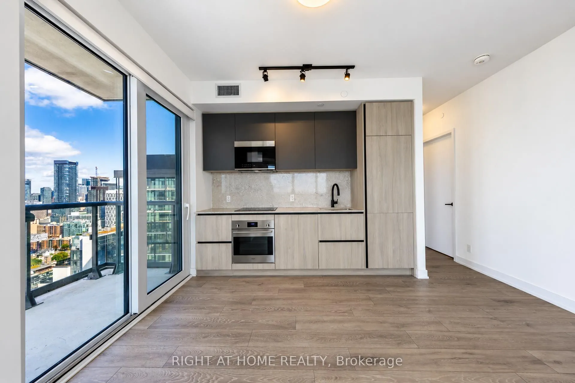 108 Peter Street #4013