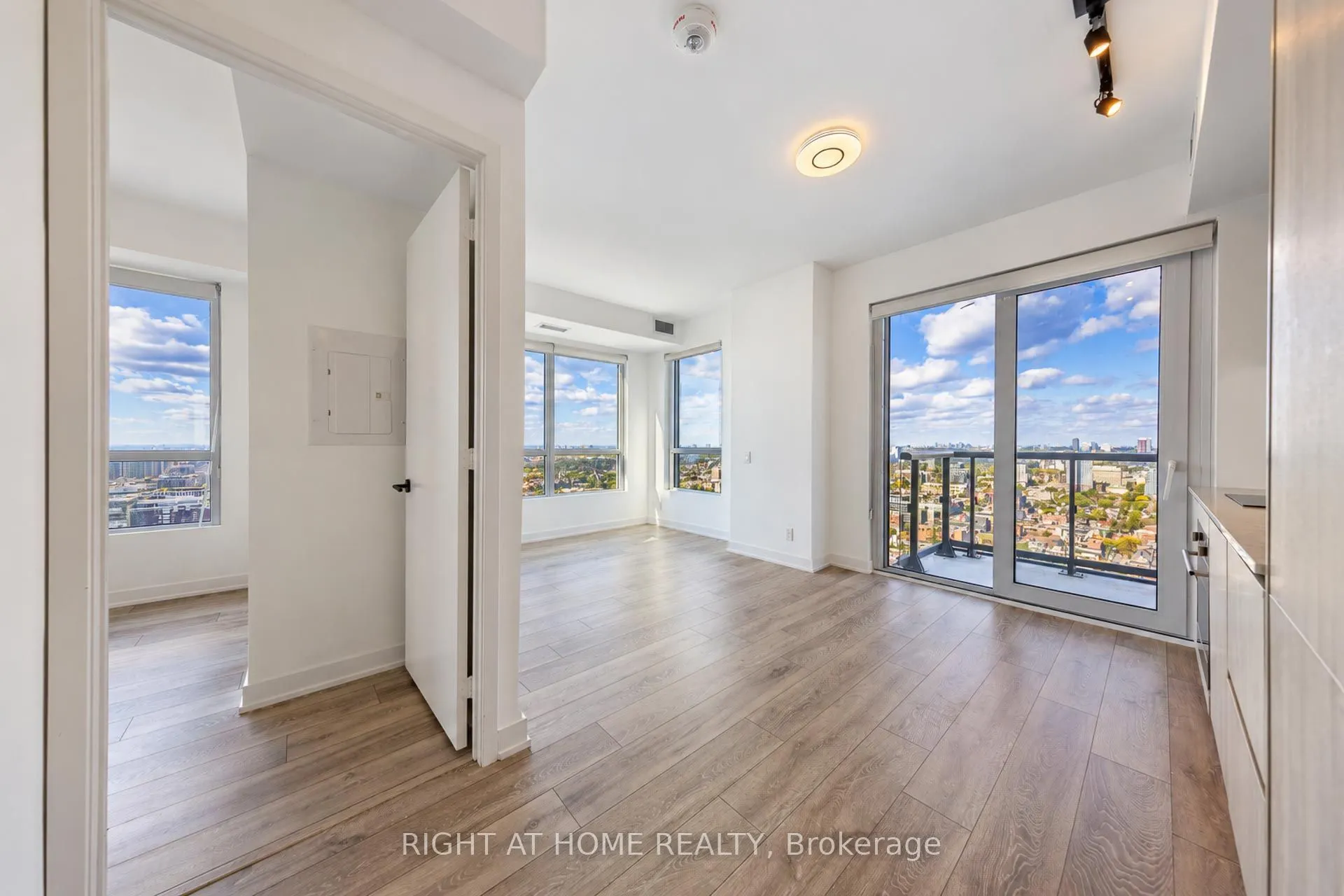 108 Peter Street #4013