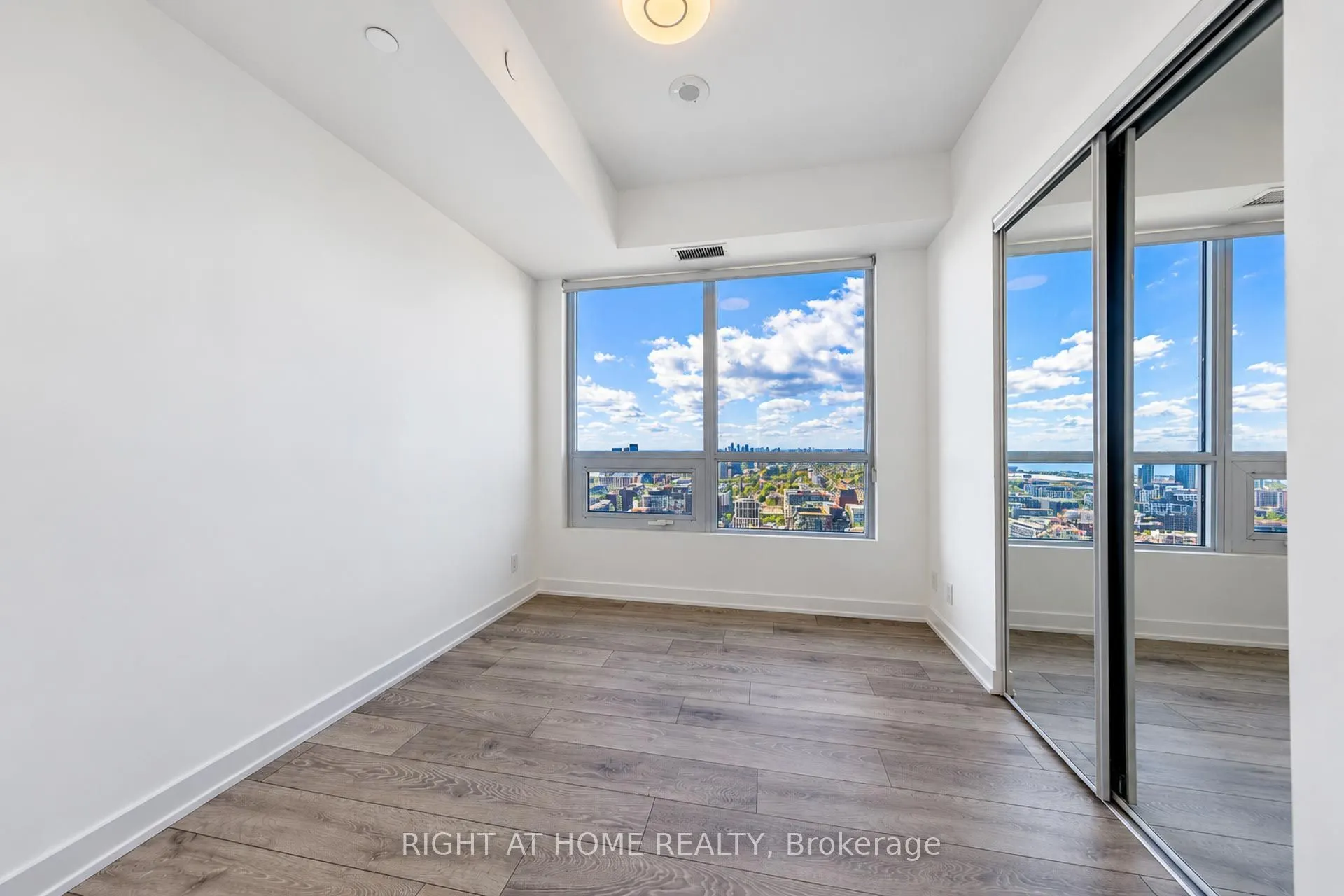 108 Peter Street #4013