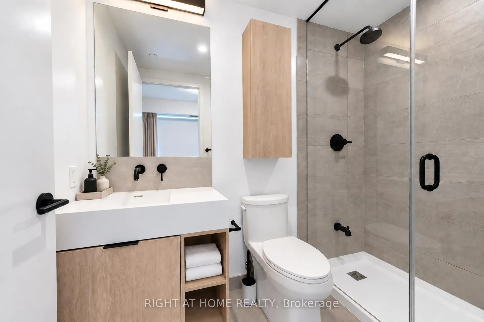 108 Peter Street #4013