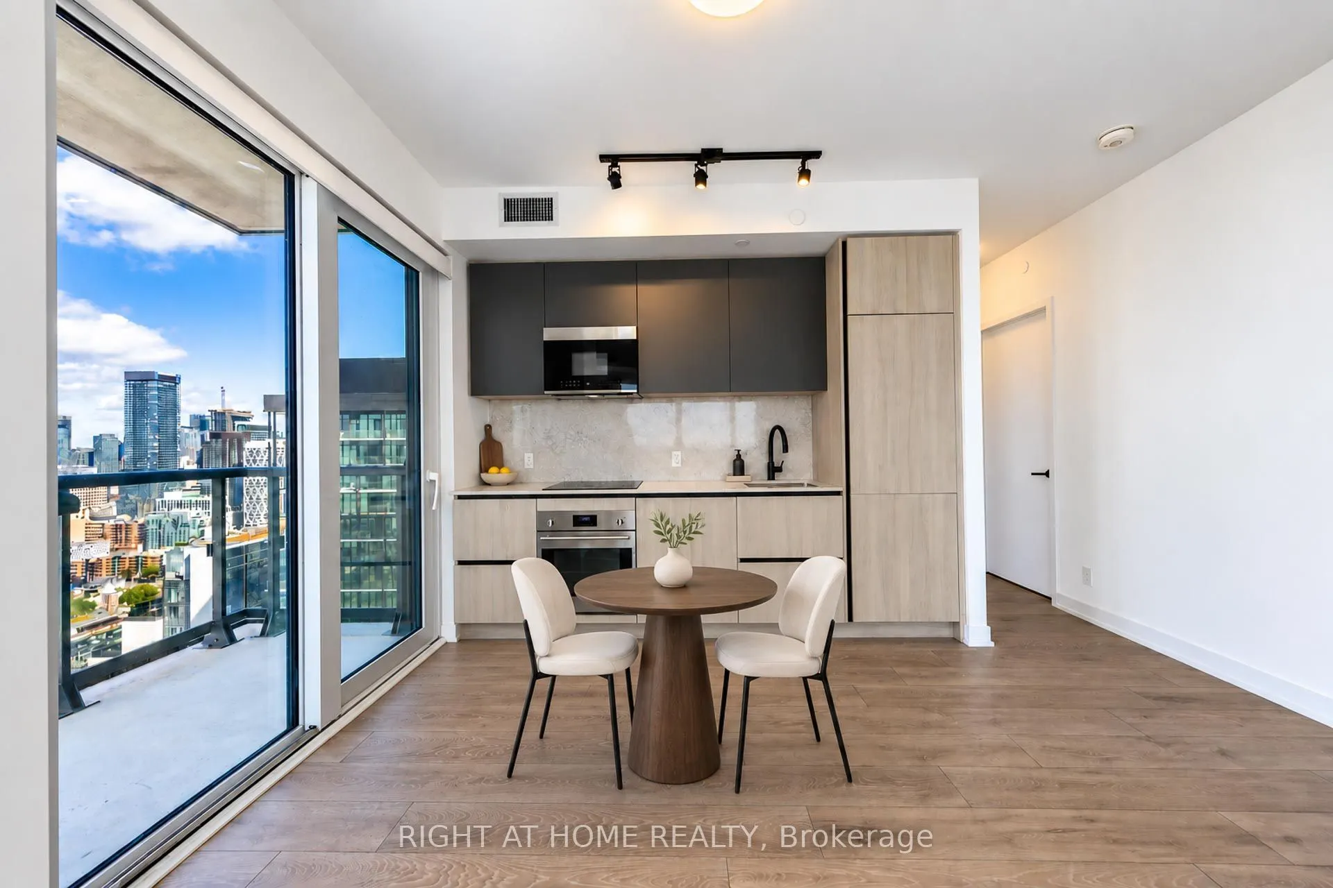 108 Peter Street #4013