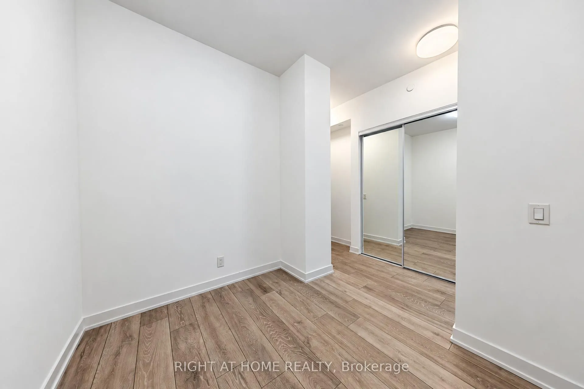108 Peter Street #4013