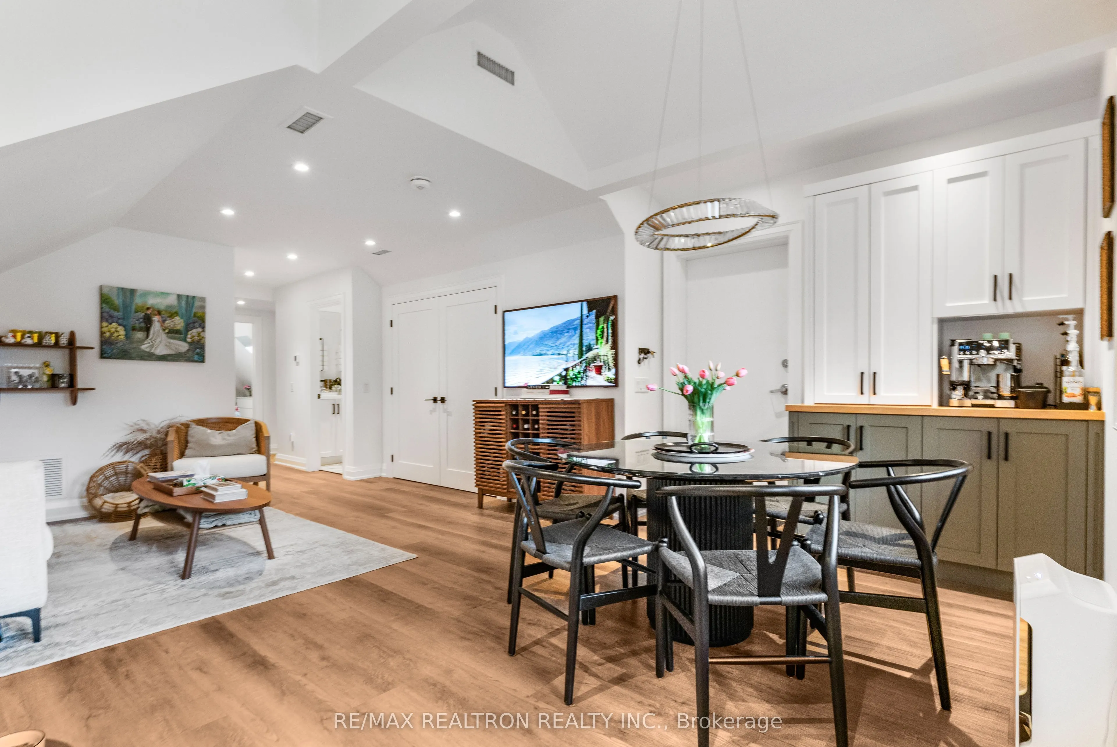 887 Avenue Road #Unit #3
