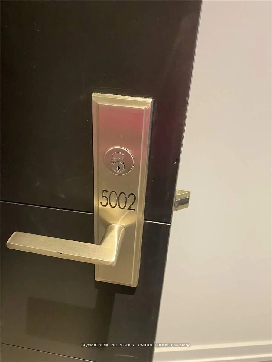 488 University Avenue #5002