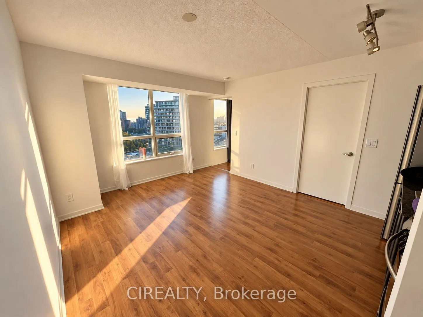 38 Joe Shuster Way #1216