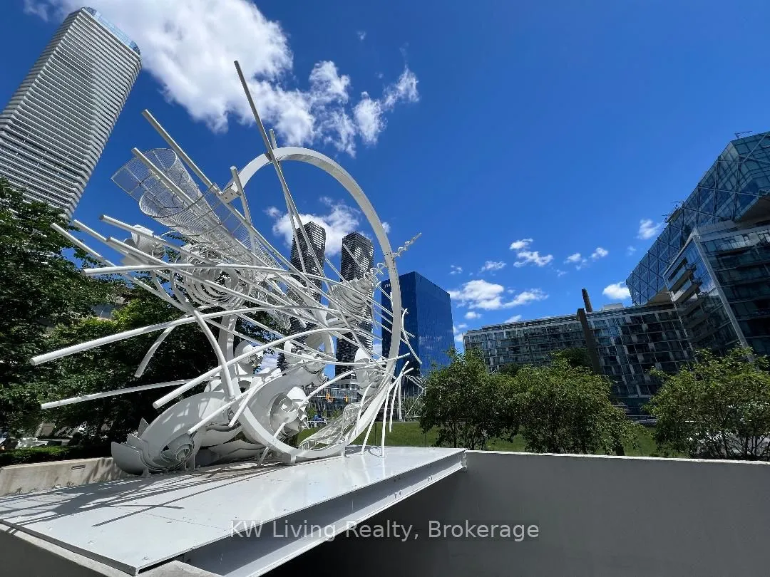 15 Queens Quay E #609