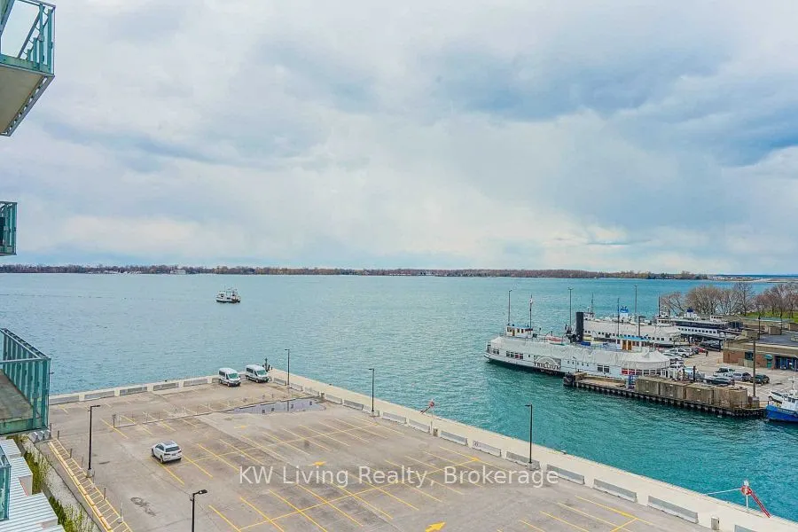 15 Queens Quay E #609