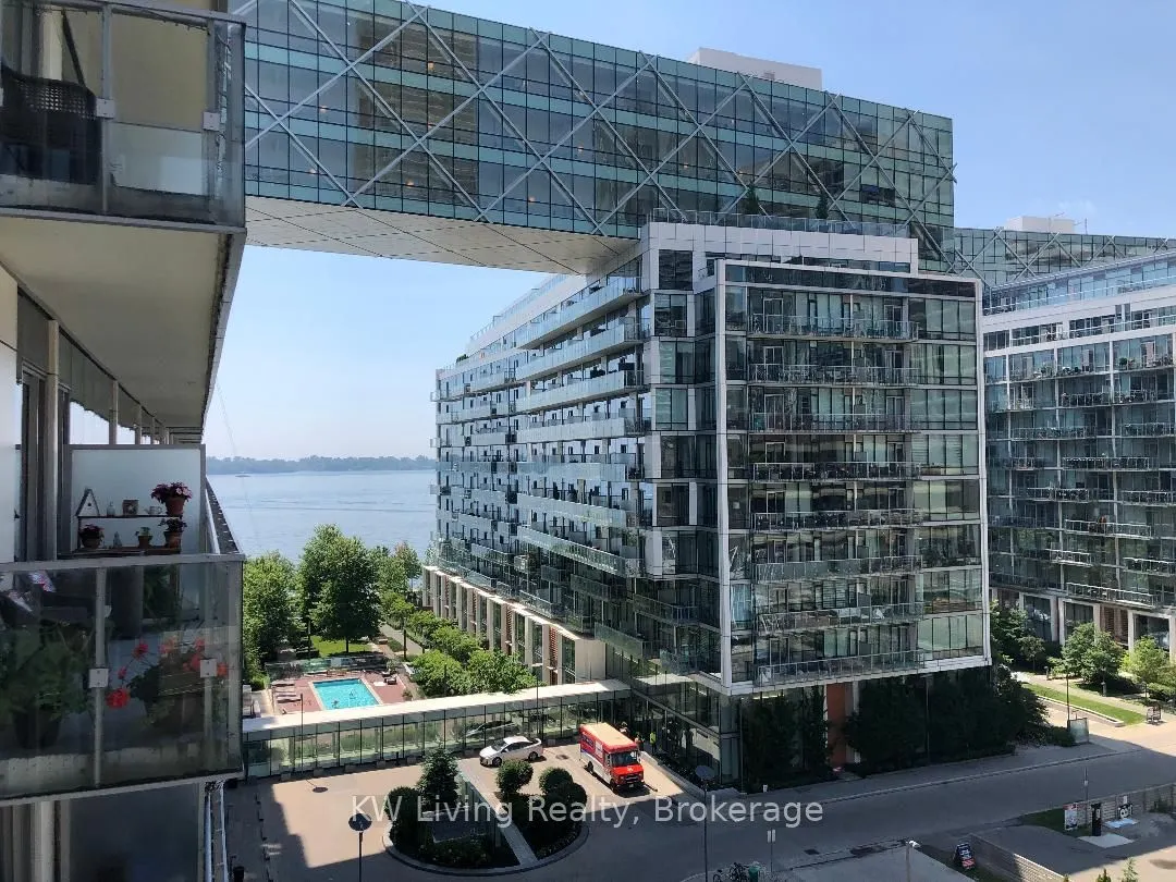 15 Queens Quay E #609