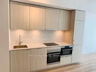 15 Queens Quay E #609