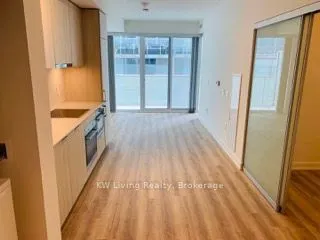 15 Queens Quay E #609