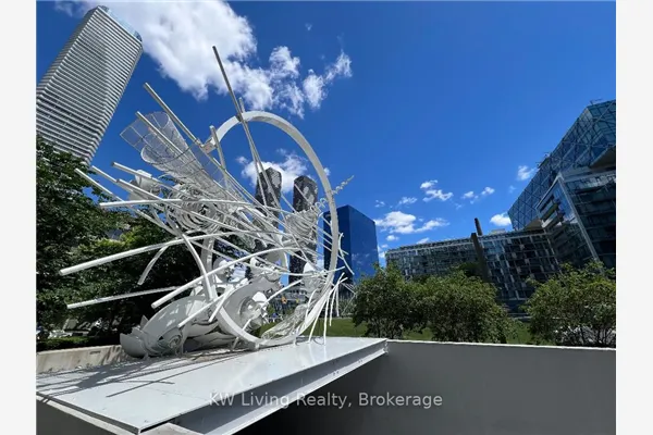 15 Queens Quay E #609