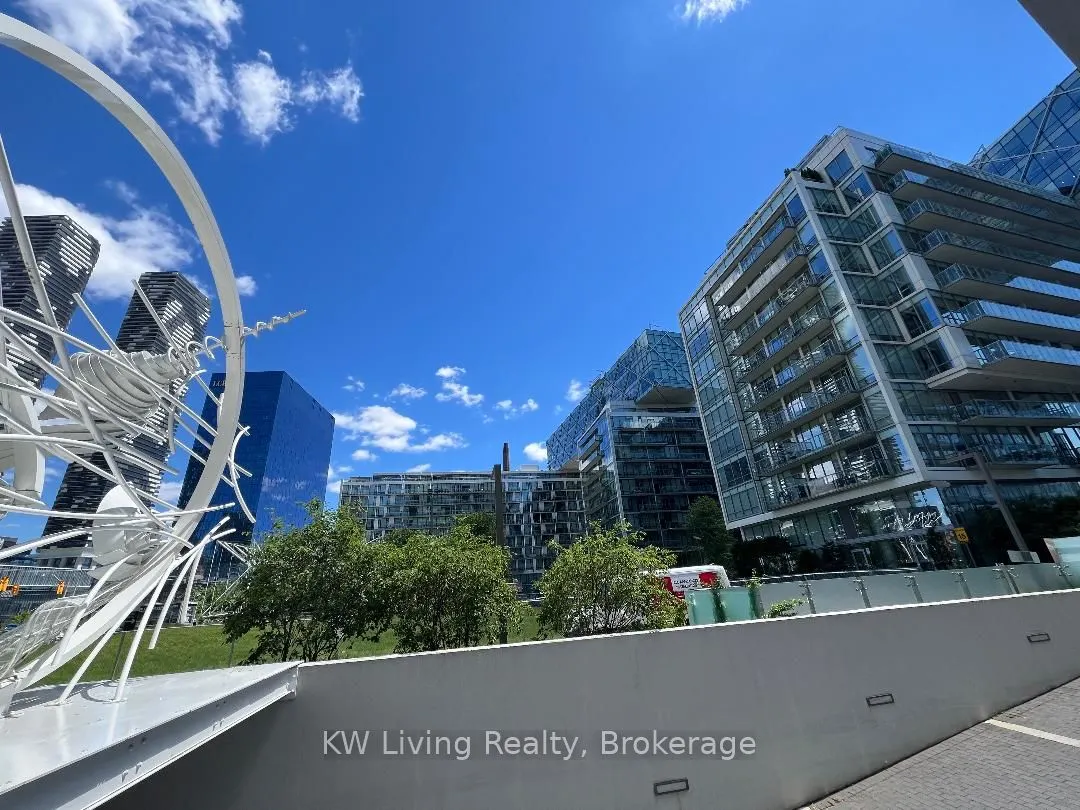 15 Queens Quay E #609