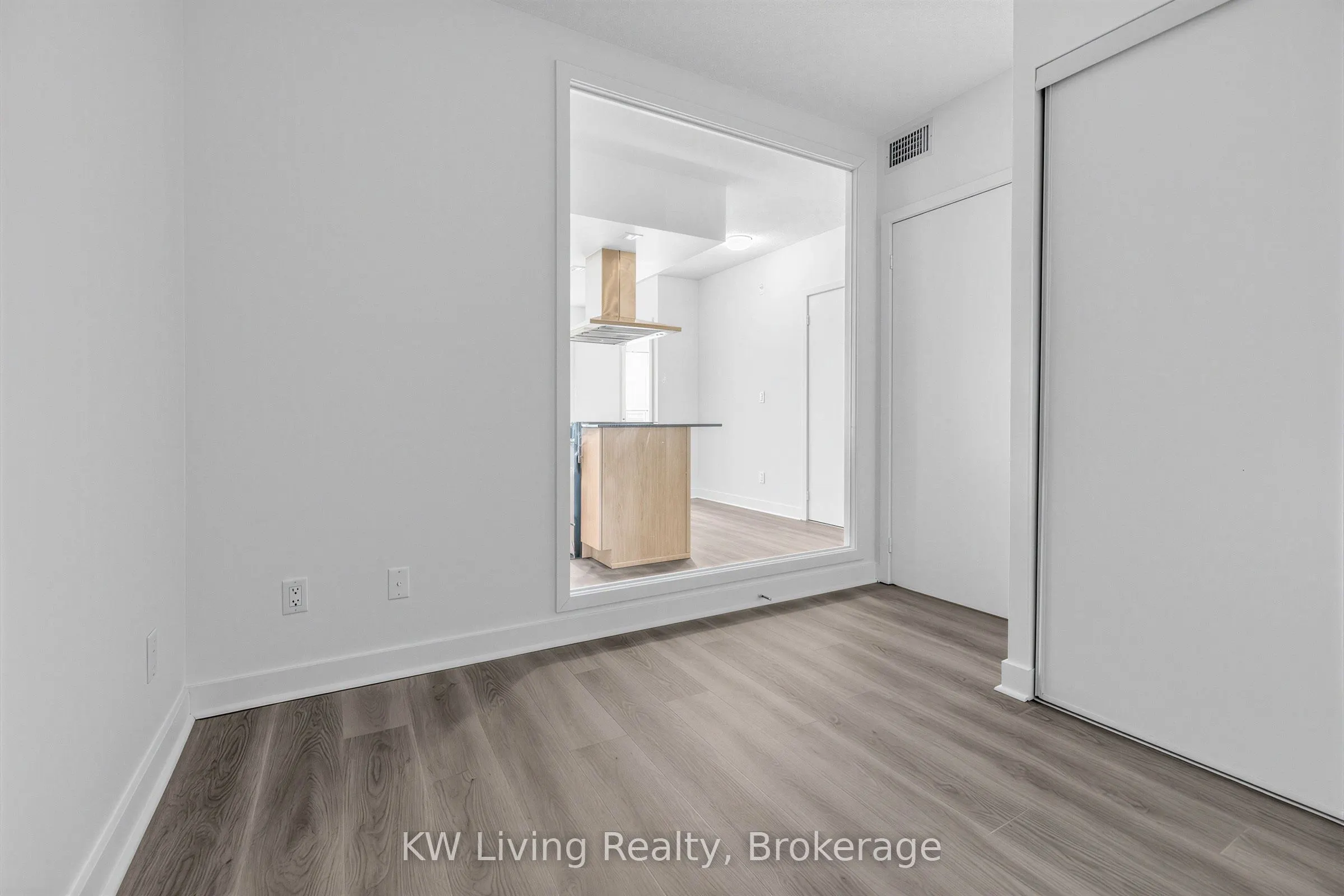 120 Dallimore Circle #819
