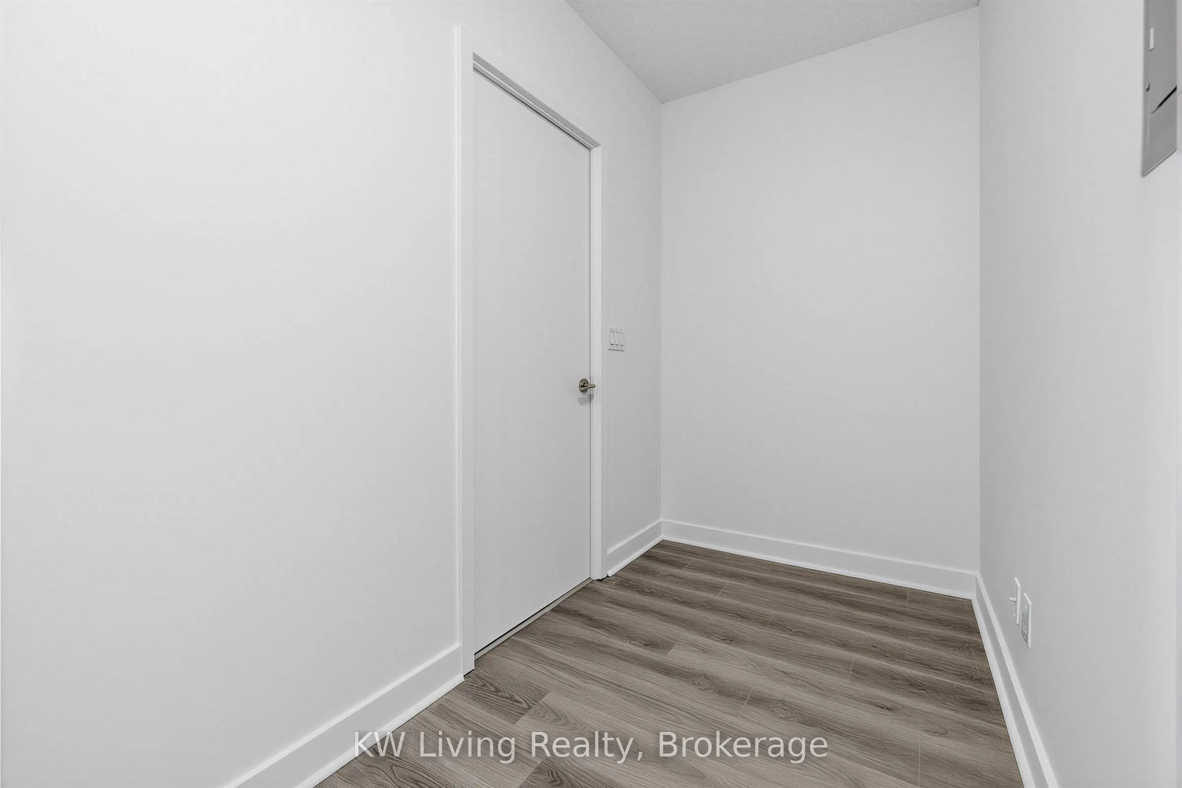 120 Dallimore Circle #819
