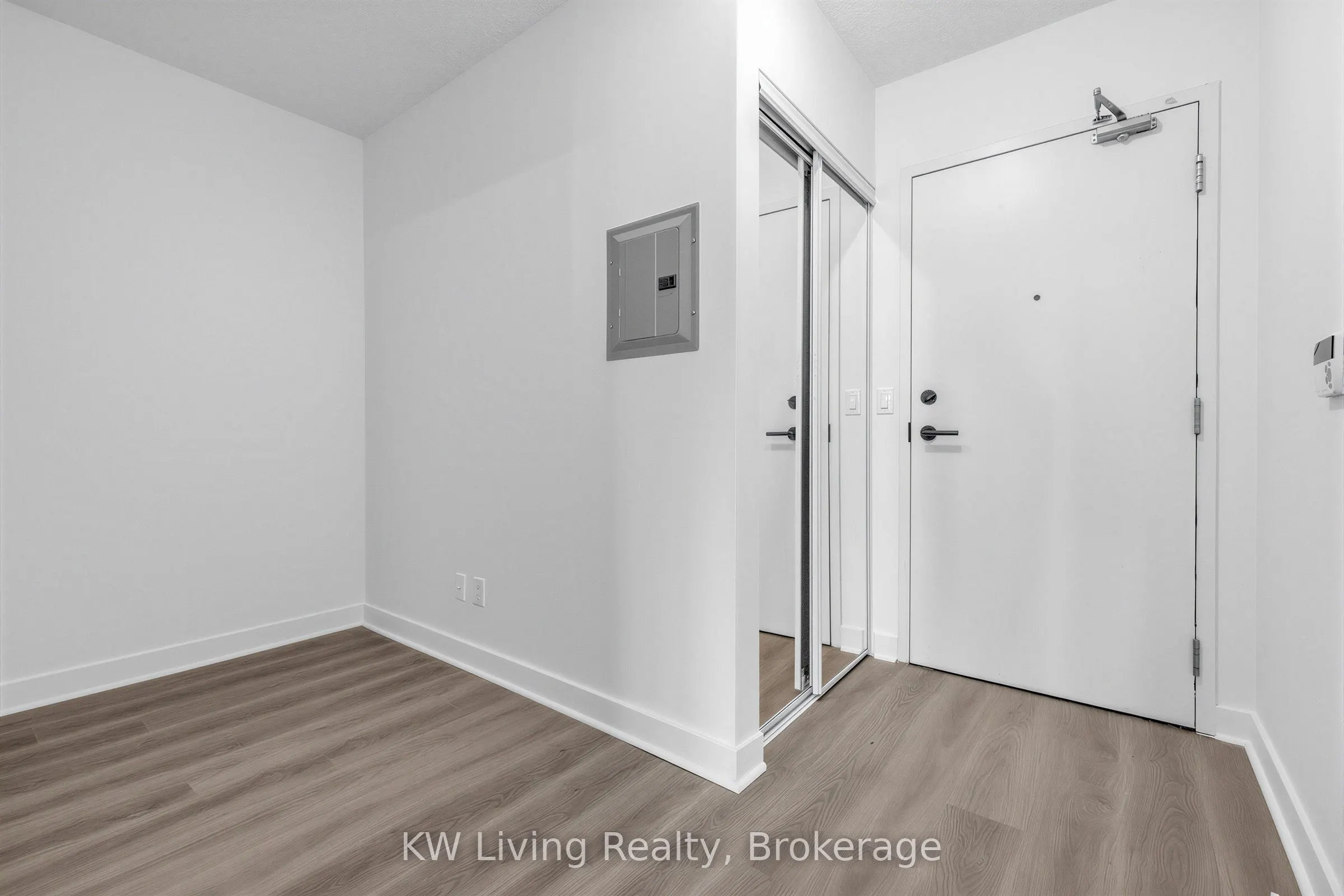 120 Dallimore Circle #819