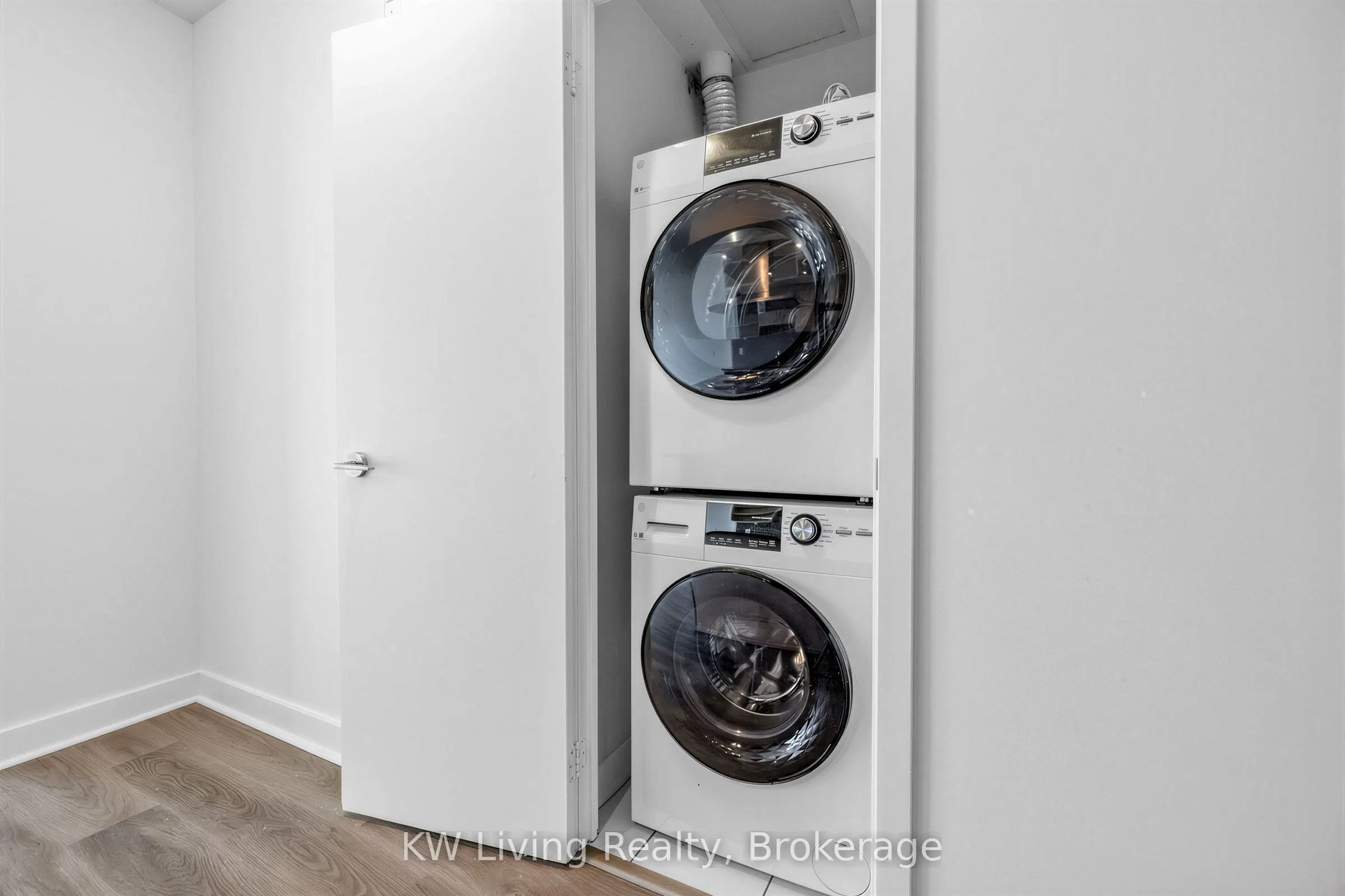 120 Dallimore Circle #819