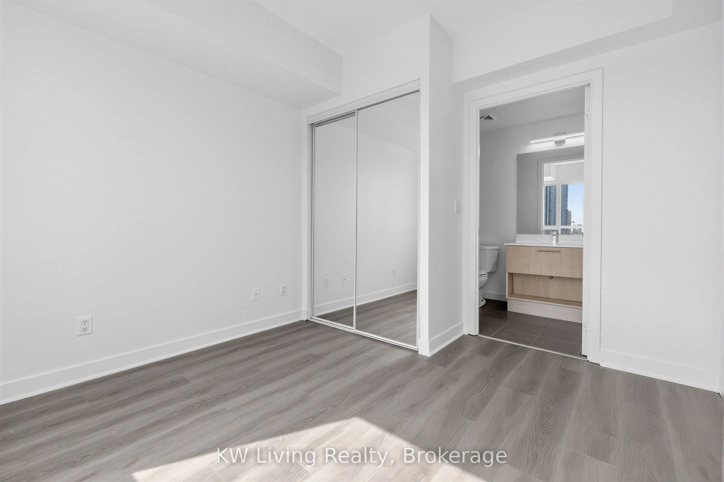 120 Dallimore Circle #819