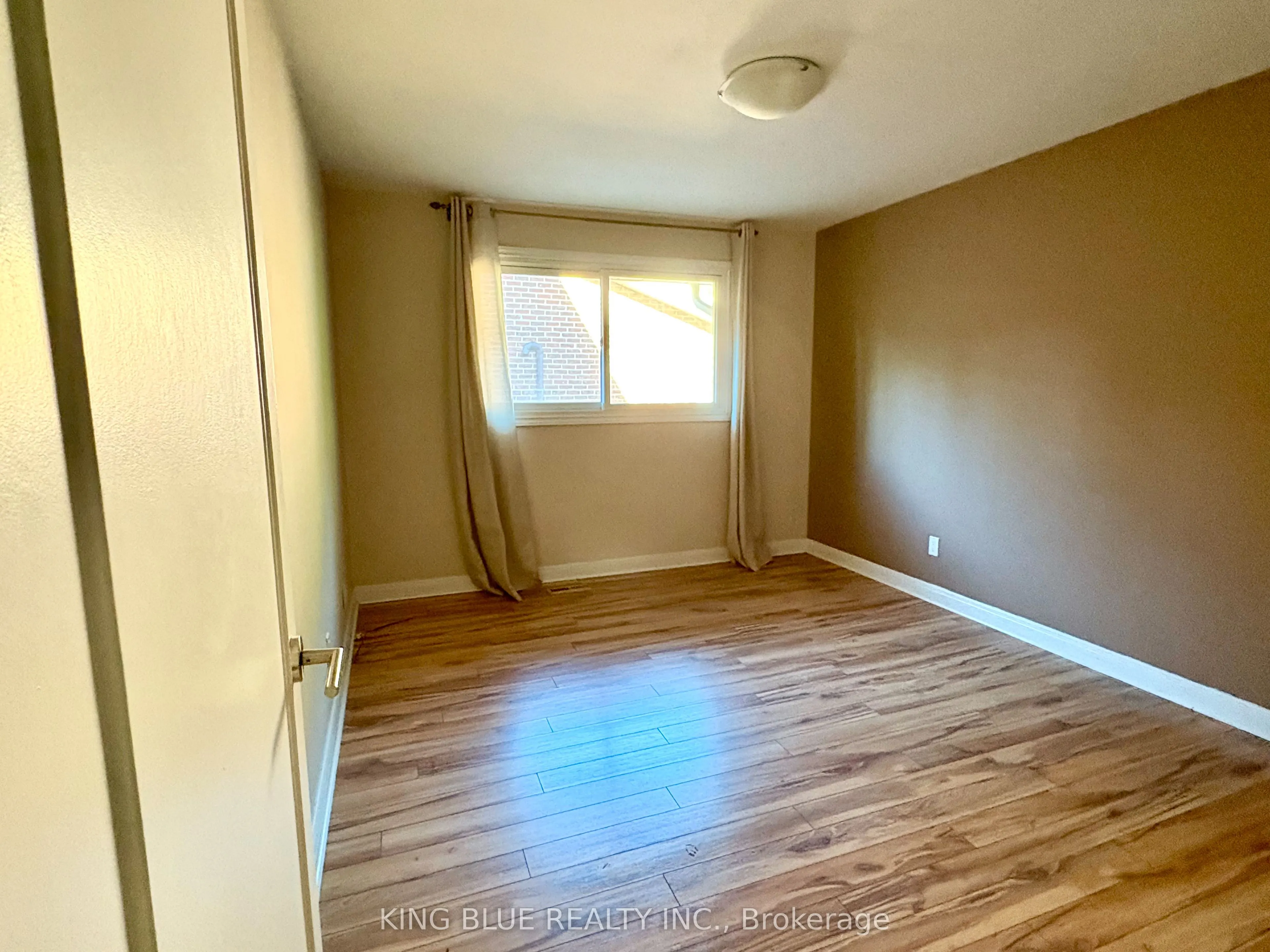 9 Denlow Boulevard