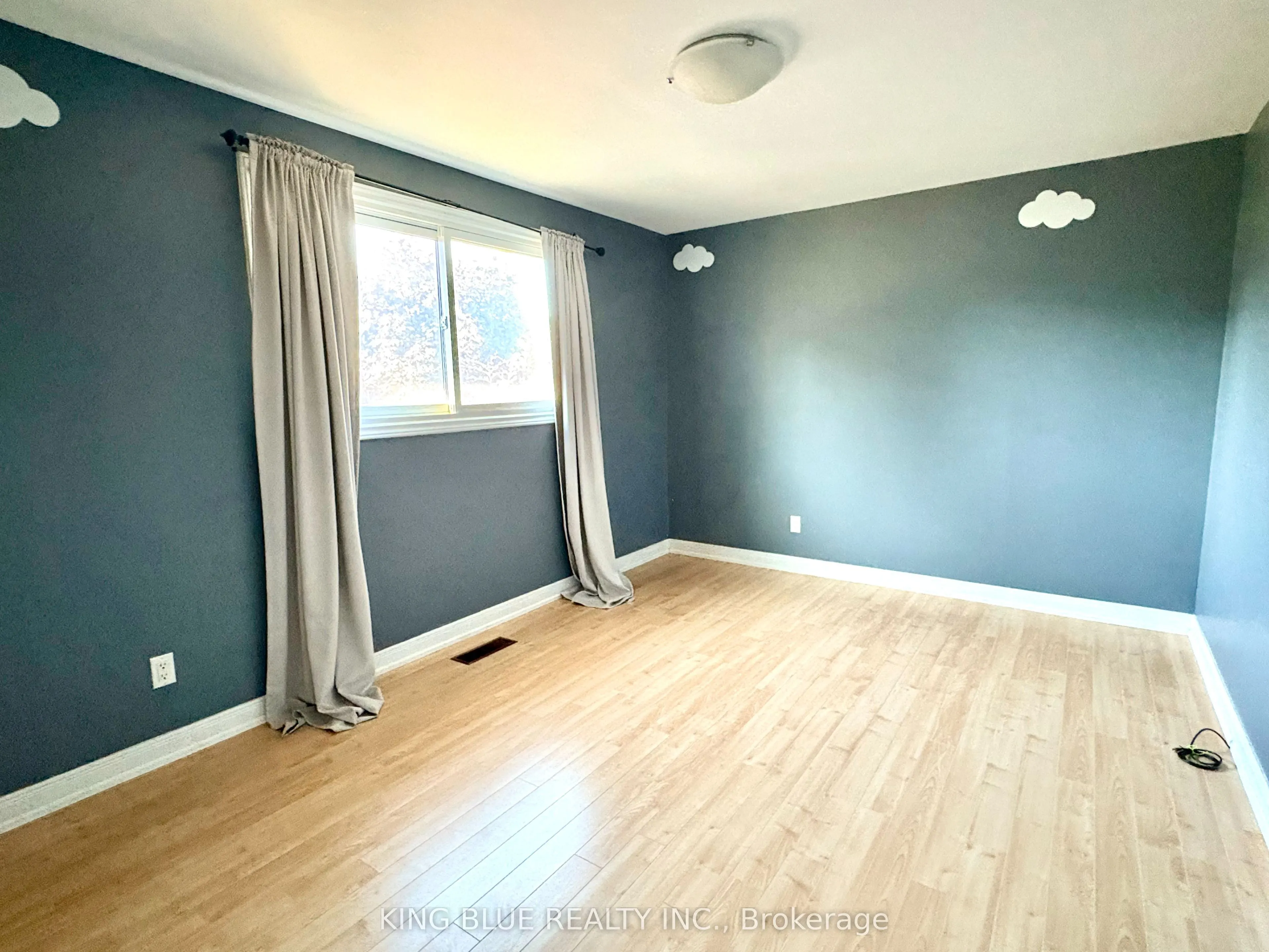 9 Denlow Boulevard