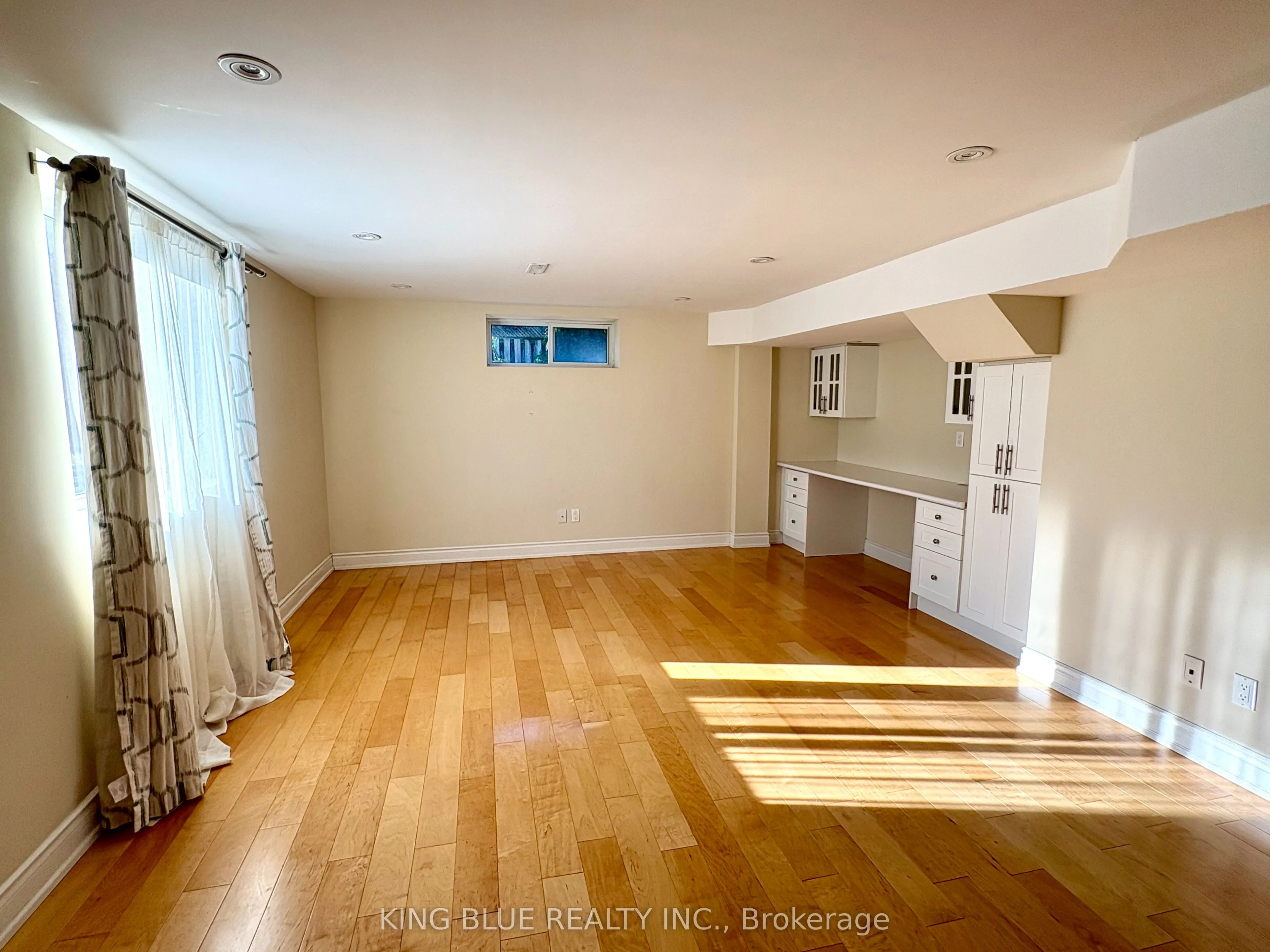 9 Denlow Boulevard