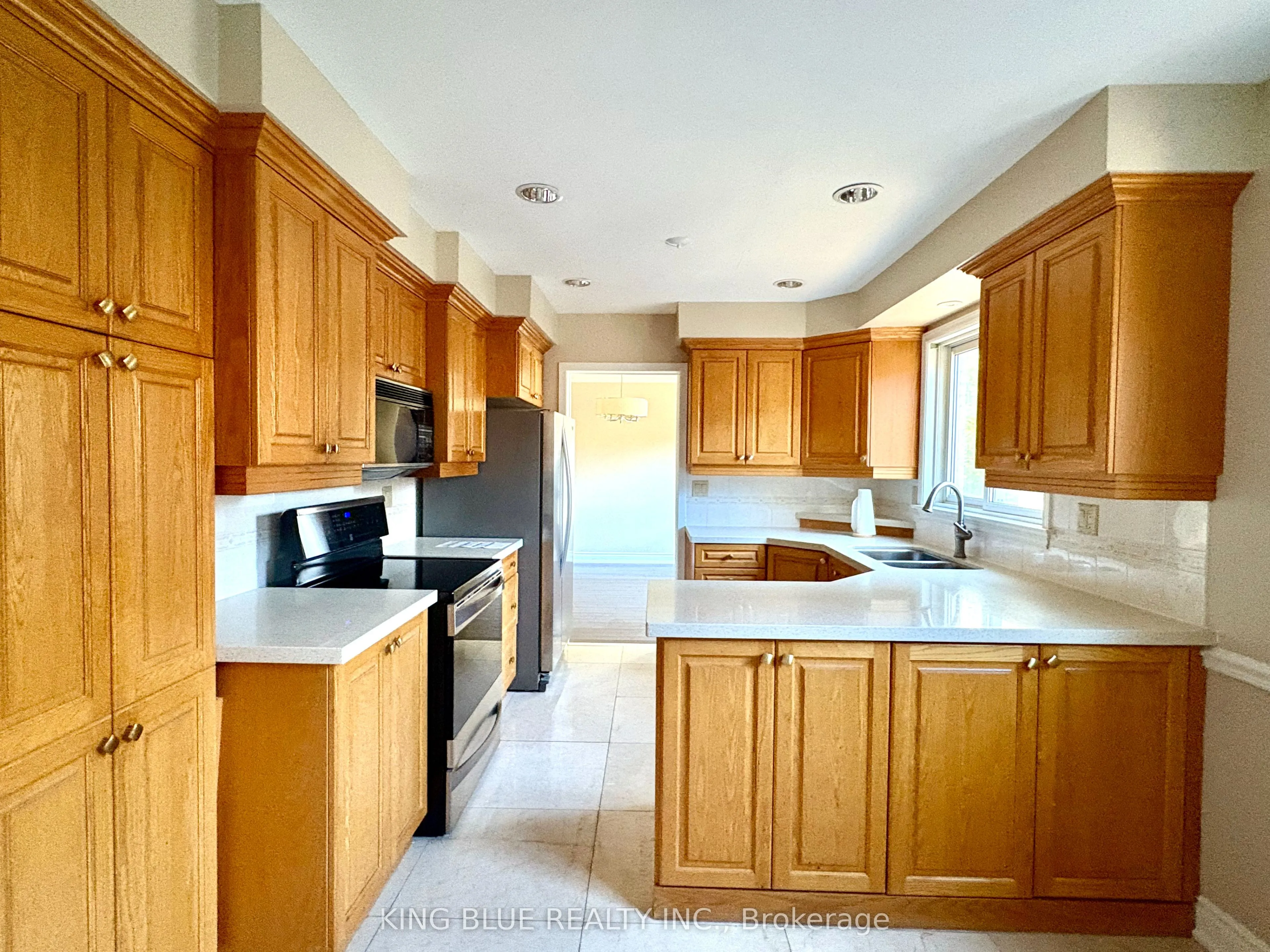 9 Denlow Boulevard