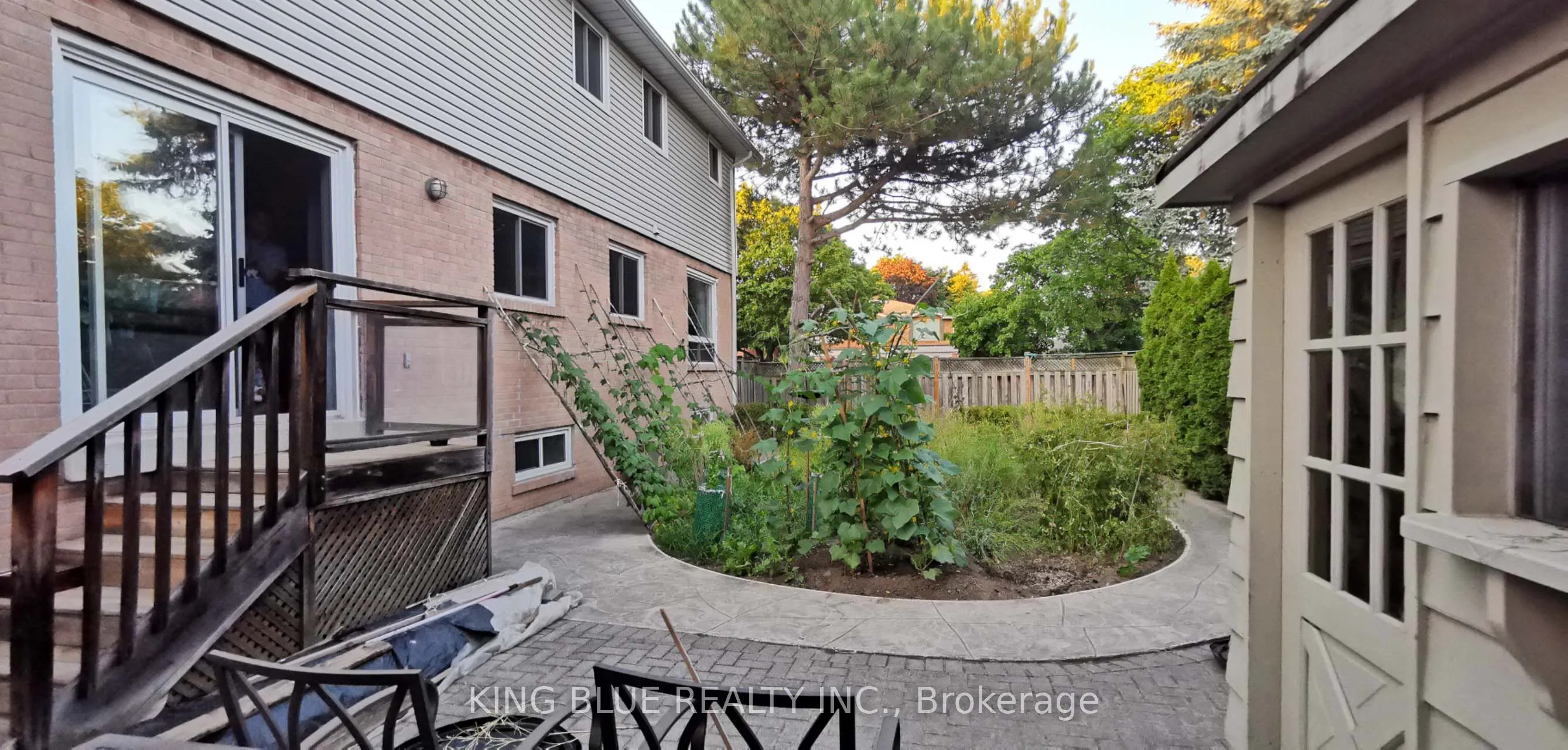 9 Denlow Boulevard