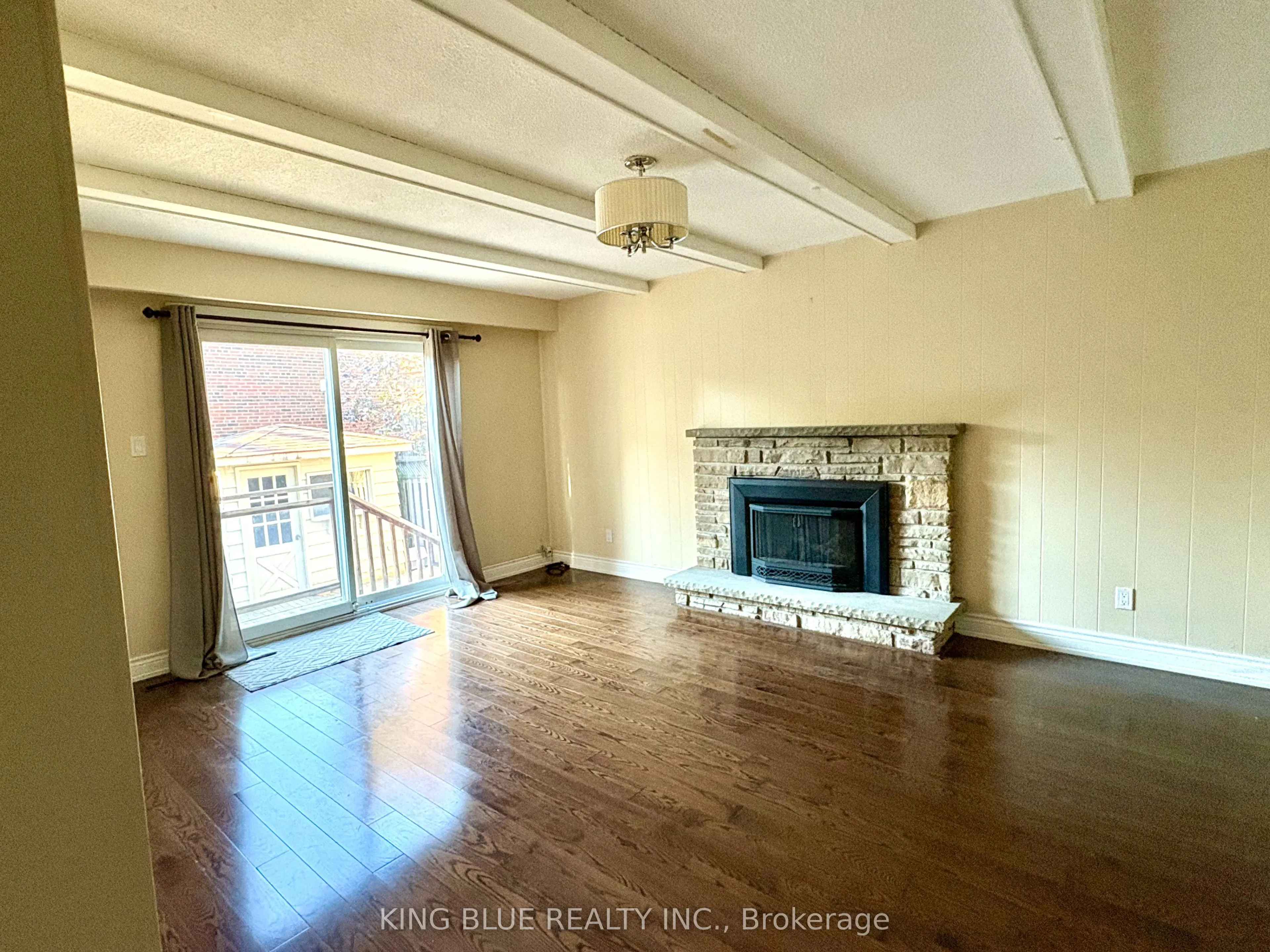 9 Denlow Boulevard