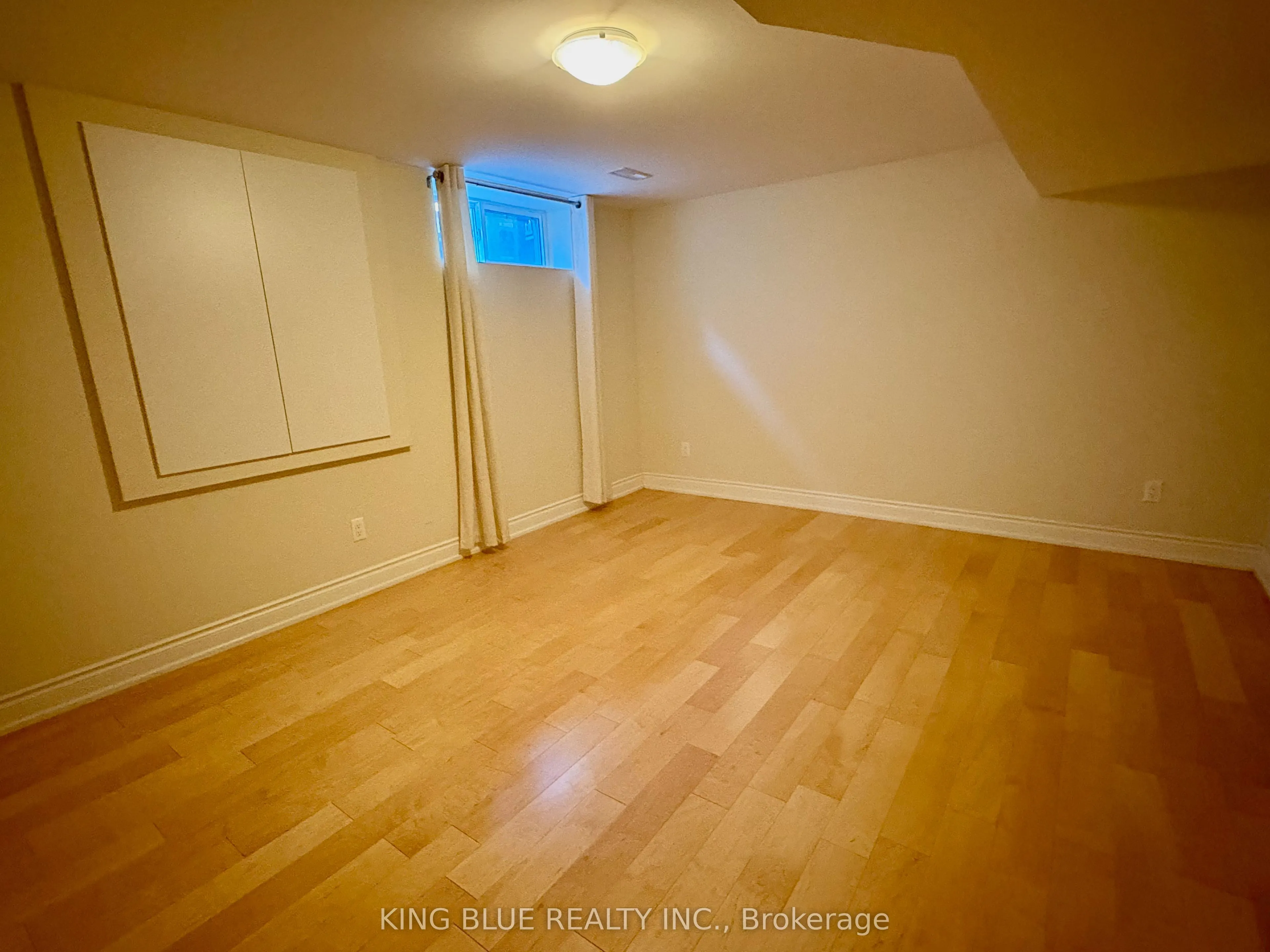 9 Denlow Boulevard