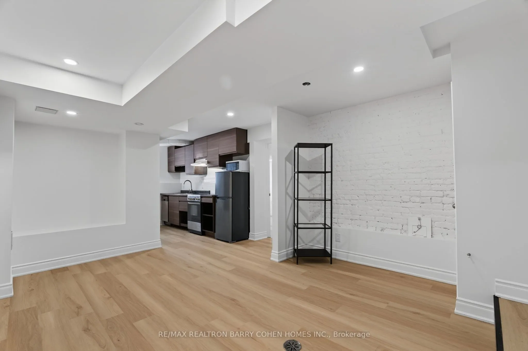 371 Howland Avenue #Lower